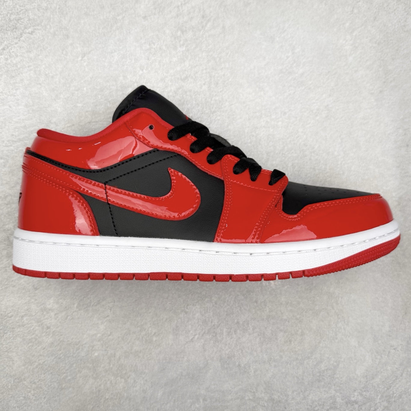 ＃K版 Air Jordan AJ1 Low 低帮 HV4089-006 全新流水线出品 DT版本唯一平替选择 市场第二梯队最强版 全部原鞋开发 原楦原纸板开发 全鞋电脑针车 原厂内置全掌气垫 原盒内在原标 唯一Zp原版鞋带绑法 免检产品 全新2022版型 全头层皮料 完美零毛边处理 原厂配置全掌气垫 价格定位良心 几十个配色陆续出货 实拍调校N版已经零色差零失真 百分百还原实物色彩所见即所得 不存在货不对板色差等低级问题 选购参考实物拍摄 不混卖不参货 只用心做好货严格选品 承诺混一赔十 尺码：36 36.5 37.5 38 38.5 39 40 40.5 41 42 42.5 43 44 44.5 45-选品中心