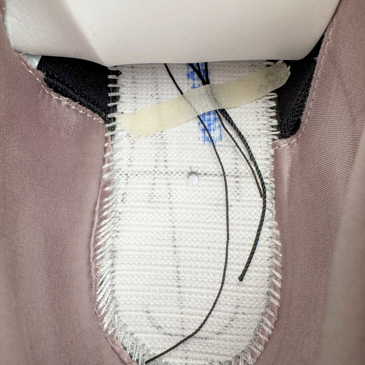 图片[10]-＃纯原 PSG x Jordan Air Jordan 5 Retro 柔软舒适防滑耐磨高帮复古篮球鞋 巴黎联名黑粉 HQ3004-001 SZ原厂全套原楦原纸板磨具开发 原厂皮料加持 原厂港宝加持定型后跟R度完美 同源原厂电绣 飞人针数密度立体效果一致 原厂拉帮手法 原厂配置纸衬高频鞋盒 原厂指令配双鞋带 原厂TPU网格鞋带扣 超高鞋面清洁度 最高QC检验标准 控制溢胶瑕疵 到手可放心比对发售原鞋 上脚百分百充正驾驭 尺码：40 40.5 41 42 42.5 43 44 44.5 45 46 47.5-选品中心