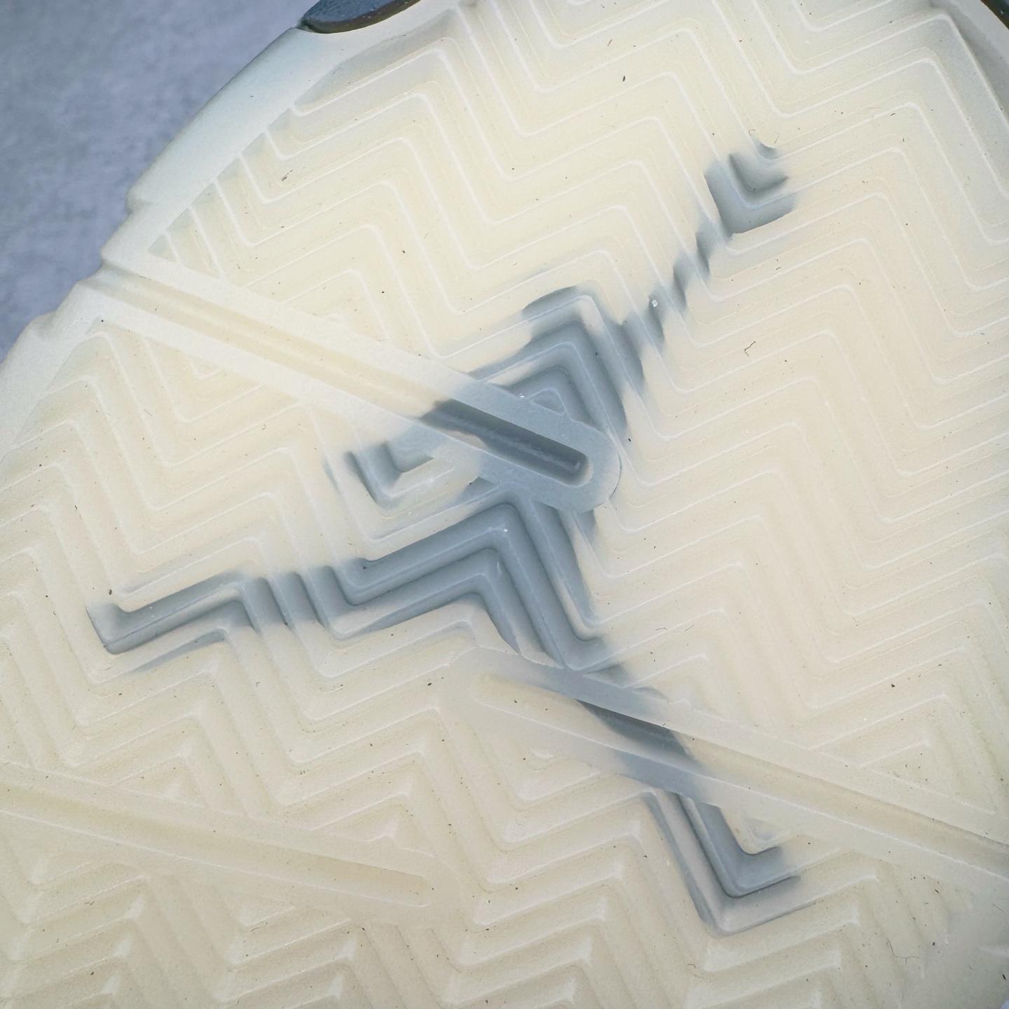 图片[20]-＃纯原 PSG x Jordan Air Jordan 5 Retro 柔软舒适防滑耐磨高帮复古篮球鞋 巴黎联名黑粉 HQ3004-001 SZ原厂全套原楦原纸板磨具开发 原厂皮料加持 原厂港宝加持定型后跟R度完美 同源原厂电绣 飞人针数密度立体效果一致 原厂拉帮手法 原厂配置纸衬高频鞋盒 原厂指令配双鞋带 原厂TPU网格鞋带扣 超高鞋面清洁度 最高QC检验标准 控制溢胶瑕疵 到手可放心比对发售原鞋 上脚百分百充正驾驭 尺码：40 40.5 41 42 42.5 43 44 44.5 45 46 47.5-选品中心