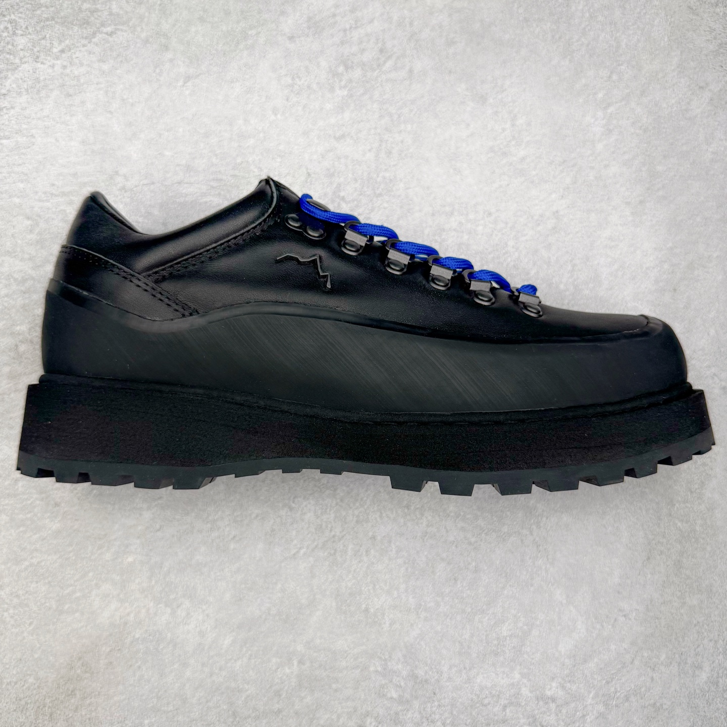 #GD广顶 DIEMME Cornaro Gomma 时尚潮流耐磨减震低帮户外功能鞋 DIEMME是欧洲意式高端手工潮鞋品牌,1992年成立,被誉为“鞋靴中的劳斯菜斯”,DIEMME在2016年被ELLE时尚杂志评为内行人最爱的7个运动鞋品牌的其中之一。Diemme经常参加世界知名鞋展比如米兰鞋展、巴黎鞋展、佛罗伦萨鞋展。尺码:39 40 41 42 43 44 45-选品中心