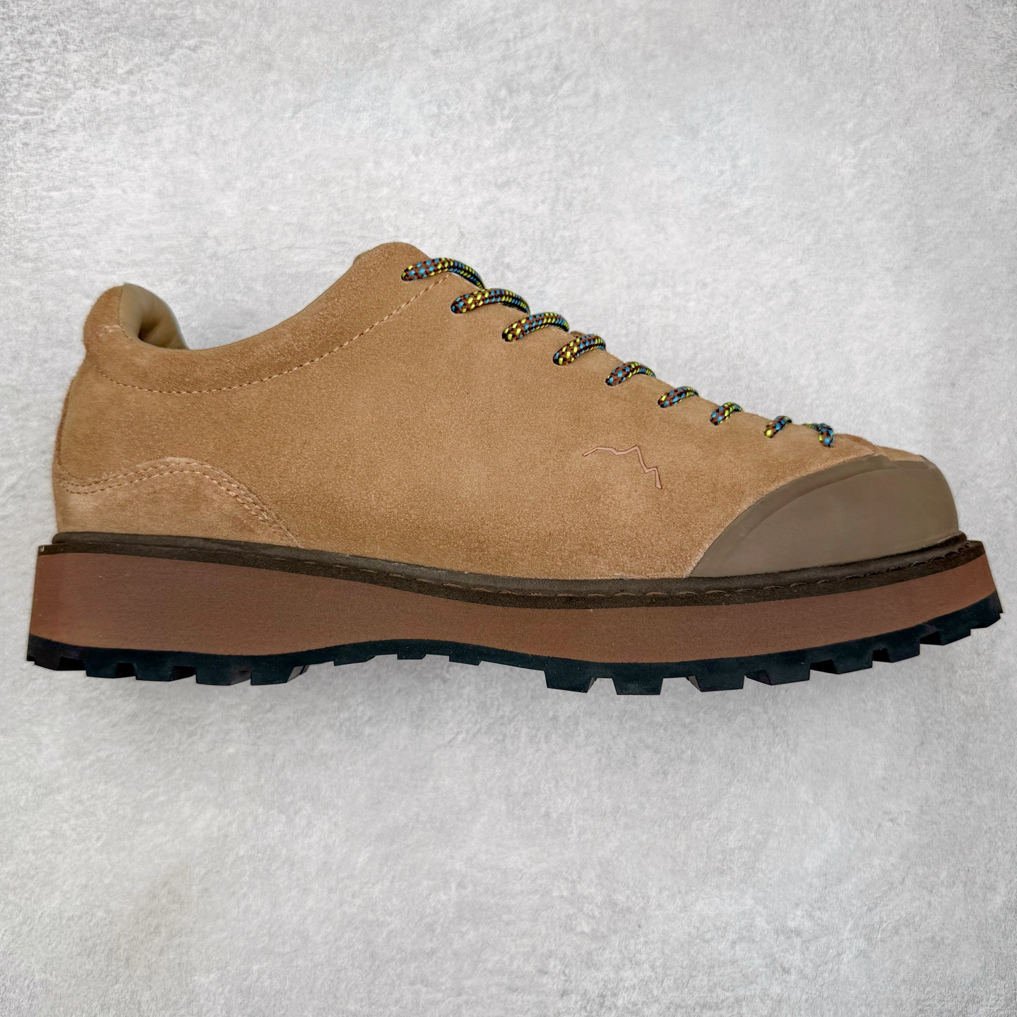 ＃GD广顶 DIEMME Cornaro Gomma 时尚潮流耐磨减震低帮户外功能鞋 DIEMME是欧洲意式高端手工潮鞋品牌，1992年成立，被誉为“鞋靴中的劳斯菜斯”，DIEMME在2016年被ELLE时尚杂志评为内行人最爱的7个运动鞋品牌的其中之一。Diemme经常参加世界知名鞋展比如米兰鞋展、巴黎鞋展、佛罗伦萨鞋展。尺码：39 40 41 42 43 44 45-选品中心