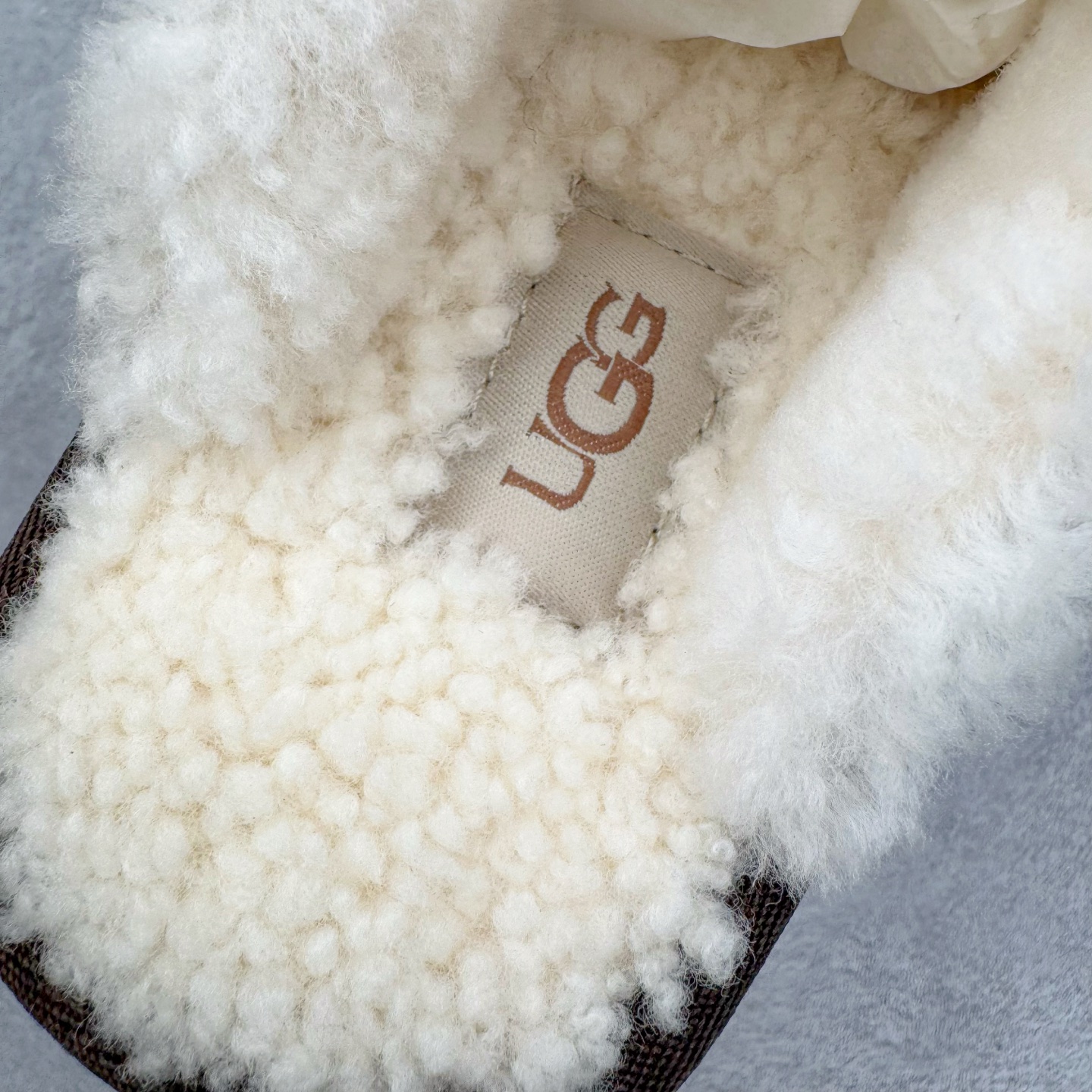 图片[13]-＃GX UGG 字母刺绣款经典短筒秋冬羊皮毛一体雪地靴 全鞋采用ZP同厂 隆丰A级澳洲进口羊皮毛一体 品牌代工厂生产线 完全遵循ZP工艺流程 代工厂原厂版师 秉承无原鞋不开发选择 注重每一处细节 市面最正版型 TREADLITE\\\”轻翼\\\”科技外底 轻便/耐用/柔韧/桩型【售后郑重承诺】一个月内若出现重大脱胶/断底等质量问题 直接为您换新！尺码：35 36 37 38 39 40-选品中心