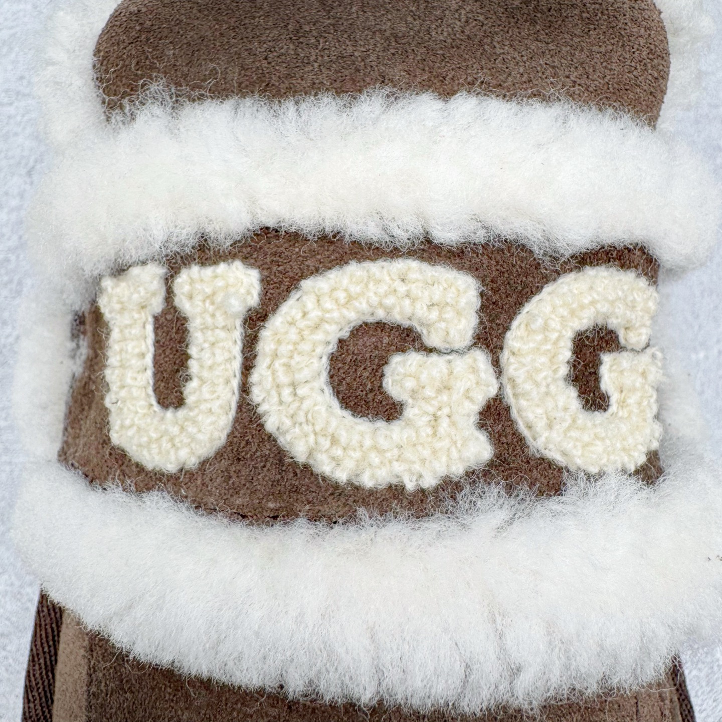 图片[10]-＃GX UGG 字母刺绣款经典短筒秋冬羊皮毛一体雪地靴 全鞋采用ZP同厂 隆丰A级澳洲进口羊皮毛一体 品牌代工厂生产线 完全遵循ZP工艺流程 代工厂原厂版师 秉承无原鞋不开发选择 注重每一处细节 市面最正版型 TREADLITE\\\”轻翼\\\”科技外底 轻便/耐用/柔韧/桩型【售后郑重承诺】一个月内若出现重大脱胶/断底等质量问题 直接为您换新！尺码：35 36 37 38 39 40-选品中心