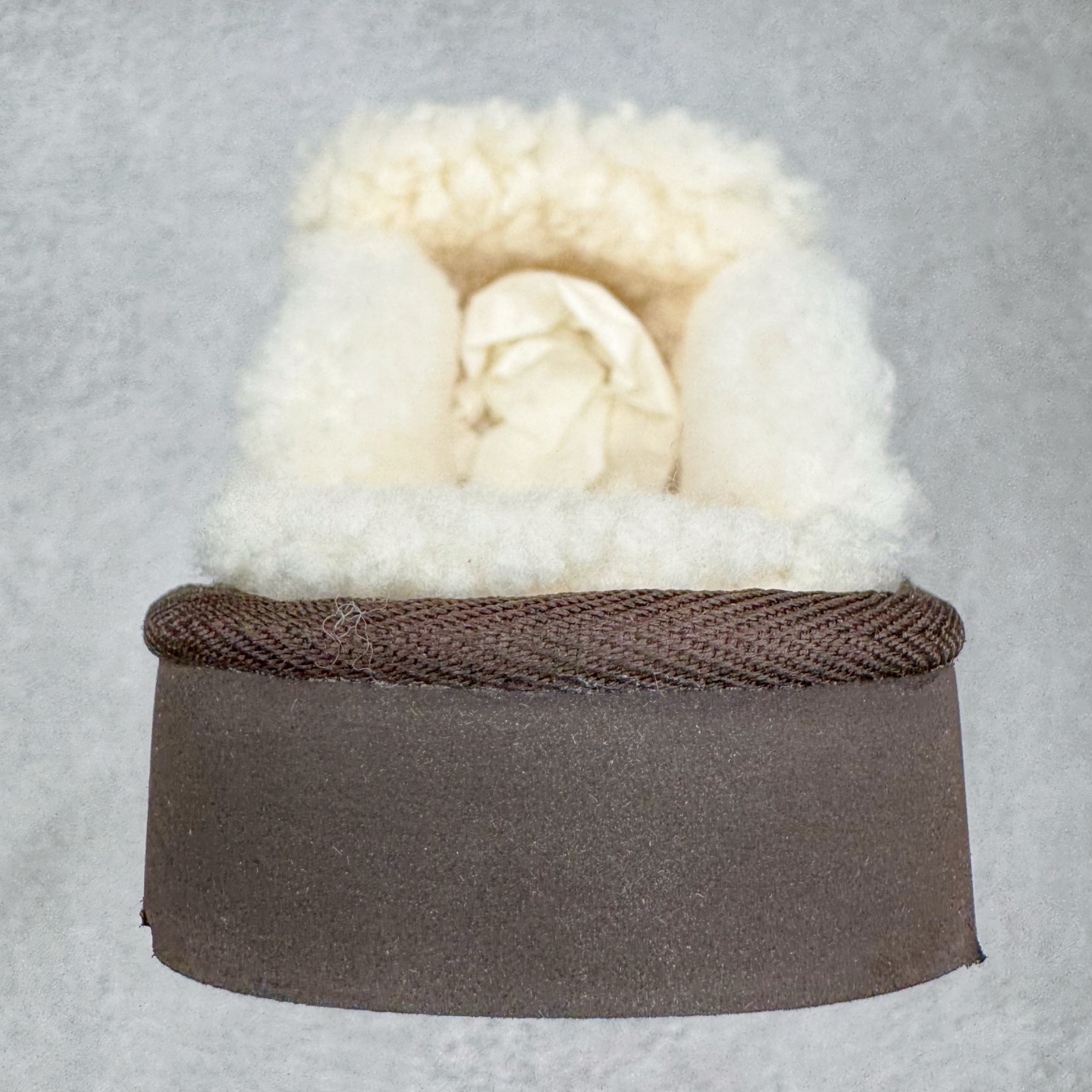 图片[8]-＃GX UGG 字母刺绣款经典短筒秋冬羊皮毛一体雪地靴 全鞋采用ZP同厂 隆丰A级澳洲进口羊皮毛一体 品牌代工厂生产线 完全遵循ZP工艺流程 代工厂原厂版师 秉承无原鞋不开发选择 注重每一处细节 市面最正版型 TREADLITE\\\”轻翼\\\”科技外底 轻便/耐用/柔韧/桩型【售后郑重承诺】一个月内若出现重大脱胶/断底等质量问题 直接为您换新！尺码：35 36 37 38 39 40-选品中心