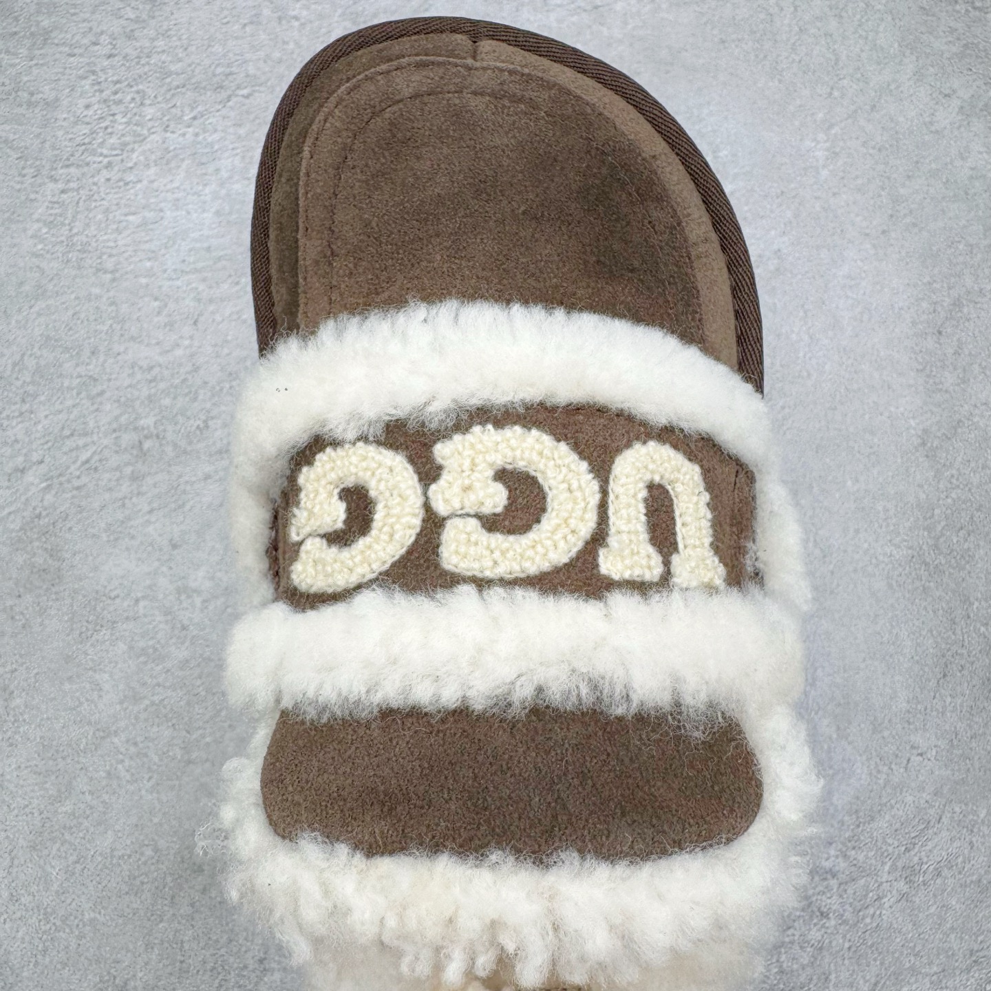 图片[4]-＃GX UGG 字母刺绣款经典短筒秋冬羊皮毛一体雪地靴 全鞋采用ZP同厂 隆丰A级澳洲进口羊皮毛一体 品牌代工厂生产线 完全遵循ZP工艺流程 代工厂原厂版师 秉承无原鞋不开发选择 注重每一处细节 市面最正版型 TREADLITE\\\”轻翼\\\”科技外底 轻便/耐用/柔韧/桩型【售后郑重承诺】一个月内若出现重大脱胶/断底等质量问题 直接为您换新！尺码：35 36 37 38 39 40-选品中心