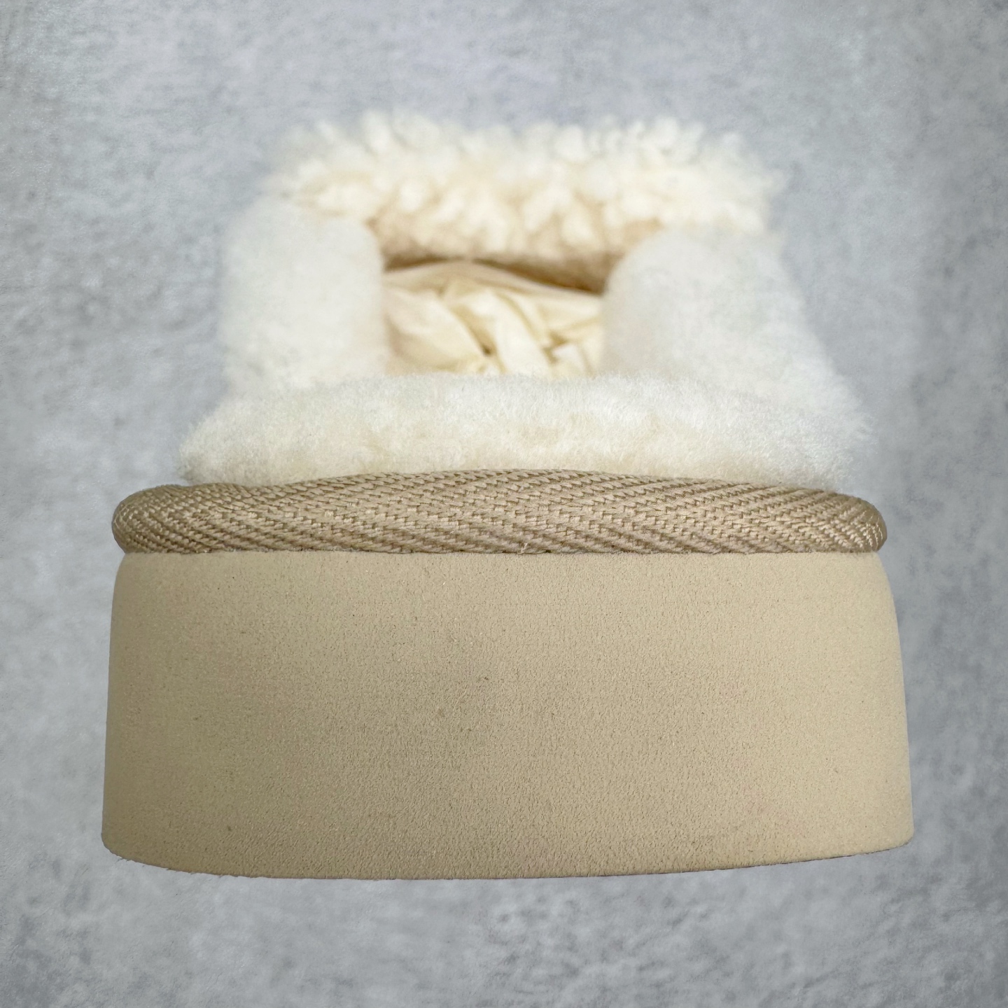 图片[8]-＃GX UGG 字母刺绣款经典短筒秋冬羊皮毛一体雪地靴 全鞋采用ZP同厂 隆丰A级澳洲进口羊皮毛一体 品牌代工厂生产线 完全遵循ZP工艺流程 代工厂原厂版师 秉承无原鞋不开发选择 注重每一处细节 市面最正版型 TREADLITE\\\”轻翼\\\”科技外底 轻便/耐用/柔韧/桩型【售后郑重承诺】一个月内若出现重大脱胶/断底等质量问题 直接为您换新！尺码：35 36 37 38 39 40-选品中心