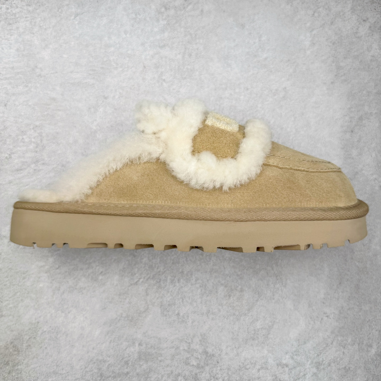 ＃GX UGG 字母刺绣款经典短筒秋冬羊皮毛一体雪地靴 全鞋采用ZP同厂 隆丰A级澳洲进口羊皮毛一体 品牌代工厂生产线 完全遵循ZP工艺流程 代工厂原厂版师 秉承无原鞋不开发选择 注重每一处细节 市面最正版型 TREADLITE\\\