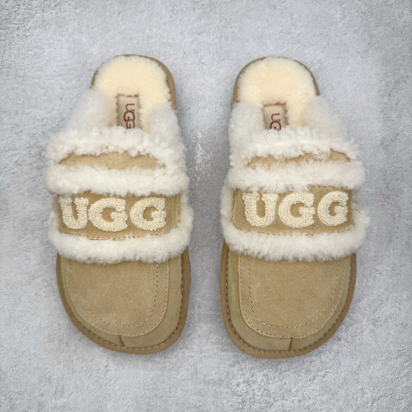 图片[2]-＃GX UGG 字母刺绣款经典短筒秋冬羊皮毛一体雪地靴 全鞋采用ZP同厂 隆丰A级澳洲进口羊皮毛一体 品牌代工厂生产线 完全遵循ZP工艺流程 代工厂原厂版师 秉承无原鞋不开发选择 注重每一处细节 市面最正版型 TREADLITE\\\”轻翼\\\”科技外底 轻便/耐用/柔韧/桩型【售后郑重承诺】一个月内若出现重大脱胶/断底等质量问题 直接为您换新！尺码：35 36 37 38 39 40-选品中心