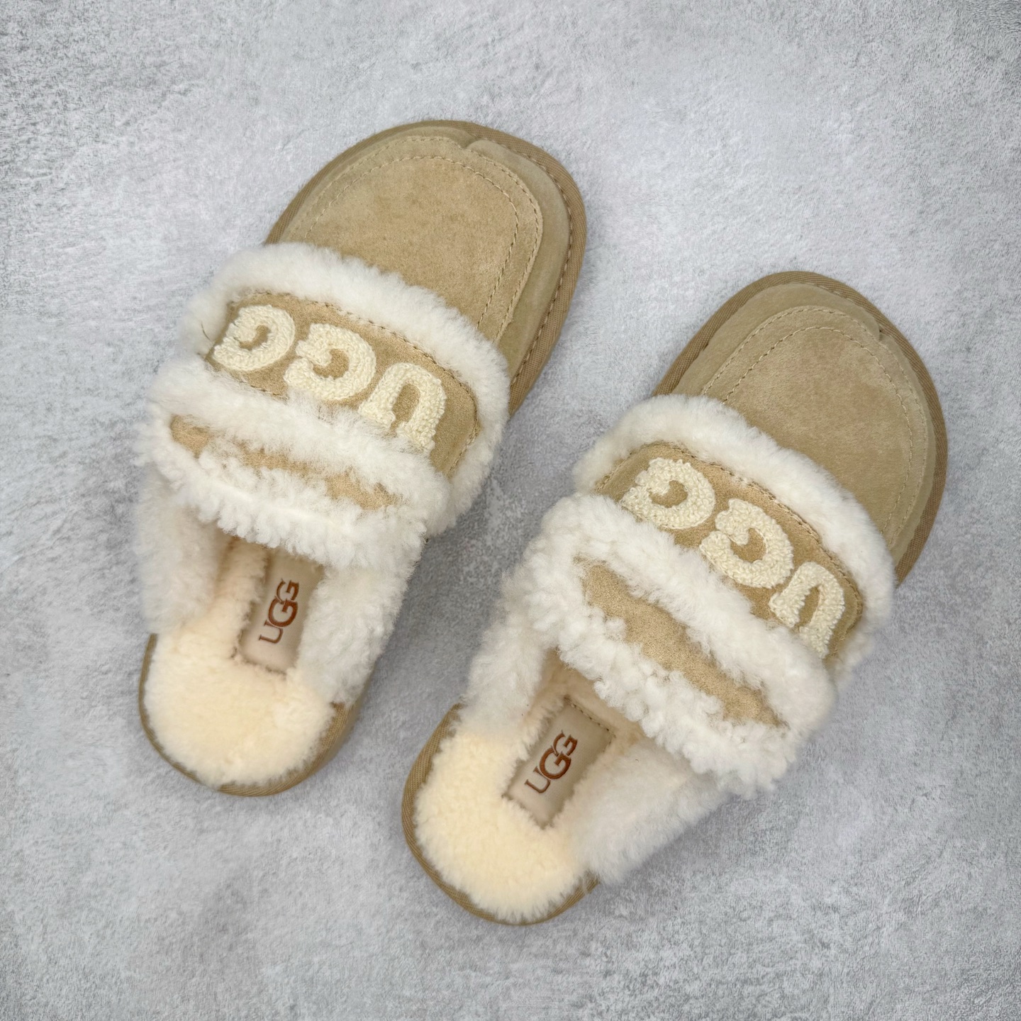 图片[3]-＃GX UGG 字母刺绣款经典短筒秋冬羊皮毛一体雪地靴 全鞋采用ZP同厂 隆丰A级澳洲进口羊皮毛一体 品牌代工厂生产线 完全遵循ZP工艺流程 代工厂原厂版师 秉承无原鞋不开发选择 注重每一处细节 市面最正版型 TREADLITE\\\”轻翼\\\”科技外底 轻便/耐用/柔韧/桩型【售后郑重承诺】一个月内若出现重大脱胶/断底等质量问题 直接为您换新！尺码：35 36 37 38 39 40-选品中心