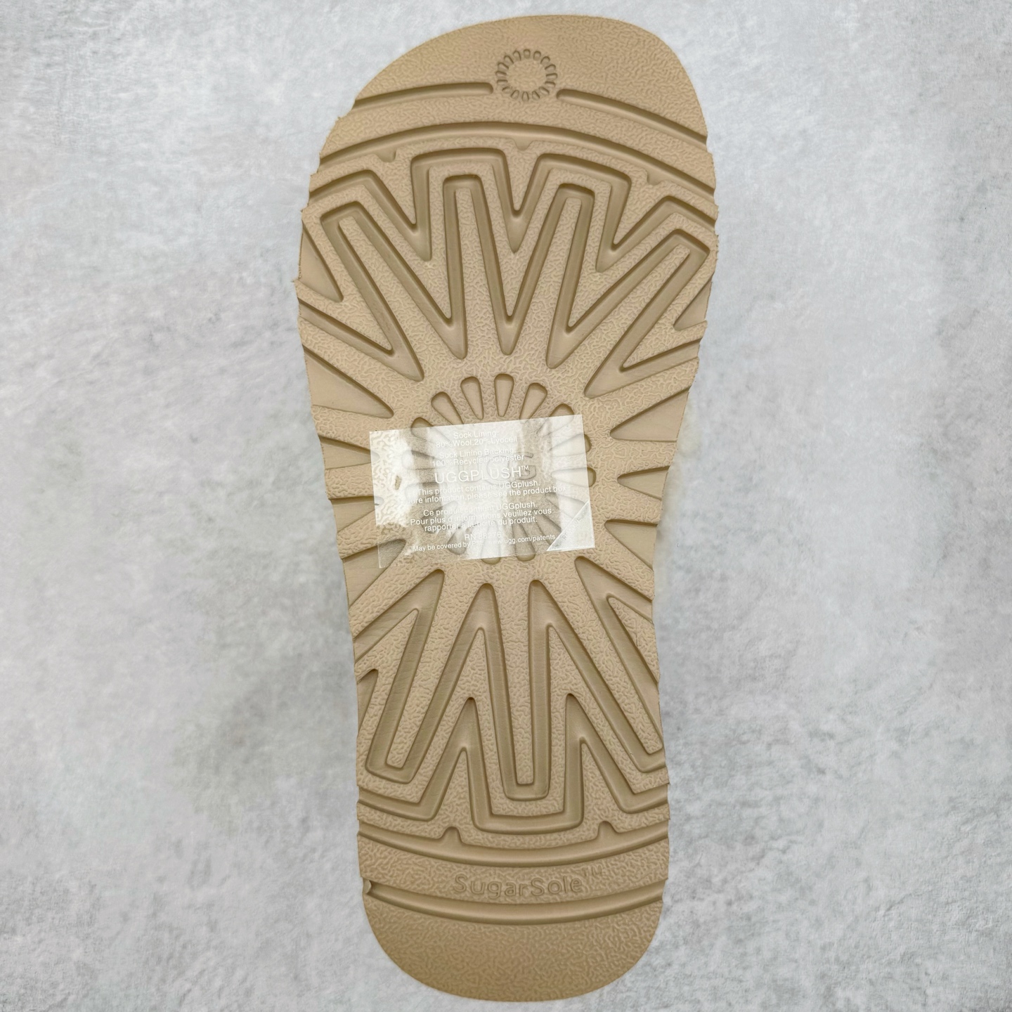 图片[9]-＃GX UGG 字母刺绣款经典短筒秋冬羊皮毛一体雪地靴 全鞋采用ZP同厂 隆丰A级澳洲进口羊皮毛一体 品牌代工厂生产线 完全遵循ZP工艺流程 代工厂原厂版师 秉承无原鞋不开发选择 注重每一处细节 市面最正版型 TREADLITE\\\”轻翼\\\”科技外底 轻便/耐用/柔韧/桩型【售后郑重承诺】一个月内若出现重大脱胶/断底等质量问题 直接为您换新！尺码：35 36 37 38 39 40-选品中心