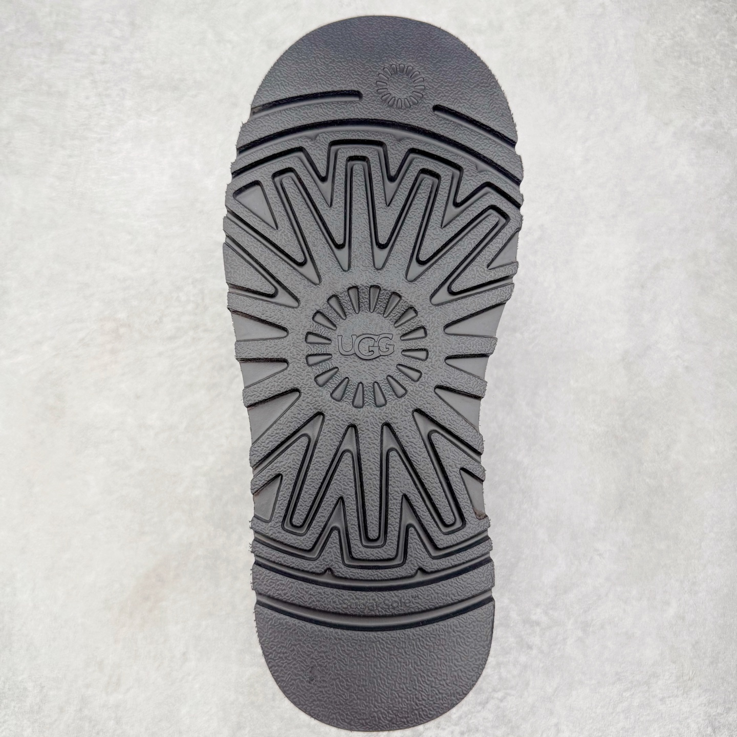 图片[9]-＃GX UGG 8170经典秋冬羊皮毛一体雪地靴 私人订单价格匠心定位 桑坡八年大厂直供 拒绝高利润 区别杀猪版本 隆丰A级澳洲进口羊皮毛一体 完全遵循ZP工艺流程 代工厂原厂版师 秉承无原鞋不开发选择 注重每一处细节 市面最正版型 TREADLITE\\\”轻翼\\\”科技外底 轻便/耐用/柔韧/桩型【售后郑重承诺】一个月内若出现重大脱胶/断底等质量问题 直接为您换新 翻毛皮鞋面 细腻亲肤再生聚酯纤维滚边 舒适易打理 保暖性佳 UGG plush™ 里衬和内底 茸软亲肤 舒适暖足 经典鞋型搭配轻盈厚底 稳稳拿捏秋冬出街时髦造型 Treadlite by UGG 轻翼大底 轻盈缓震 为双足减负 舒适轻便 助你轻松畅玩整天 尺码：35 36 37 38 39 40-选品中心