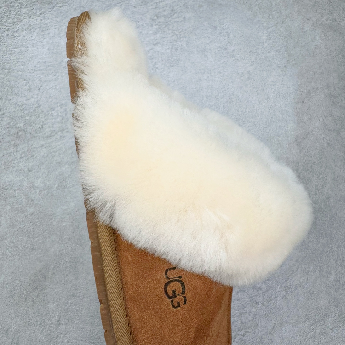 图片[6]-＃GX UGG 2550 星拖薄底秋冬羊皮毛一体雪地靴 全鞋采用ZP同厂 隆丰A级澳洲进口羊皮毛一体 品牌代工厂生产线 完全遵循ZP工艺流程 代工厂原厂版师 秉承无原鞋不开发选择 注重每一处细节 市面最正版型 TREADLITE\\\”轻翼\\\”科技外底 轻便/耐用/柔韧/桩型【售后郑重承诺】一个月内若出现重大脱胶/断底等质量问题 直接为您换新！尺码：35 36 37 38 39 40-选品中心