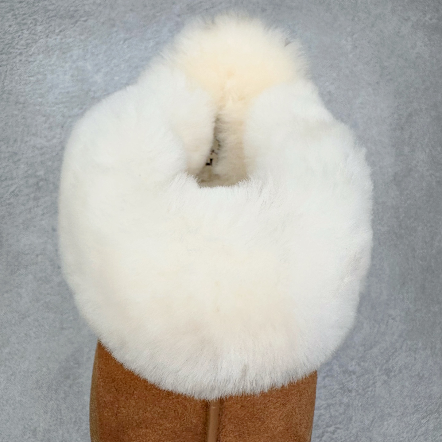 图片[5]-＃GX UGG 2550 星拖薄底秋冬羊皮毛一体雪地靴 全鞋采用ZP同厂 隆丰A级澳洲进口羊皮毛一体 品牌代工厂生产线 完全遵循ZP工艺流程 代工厂原厂版师 秉承无原鞋不开发选择 注重每一处细节 市面最正版型 TREADLITE\\\”轻翼\\\”科技外底 轻便/耐用/柔韧/桩型【售后郑重承诺】一个月内若出现重大脱胶/断底等质量问题 直接为您换新！尺码：35 36 37 38 39 40-选品中心