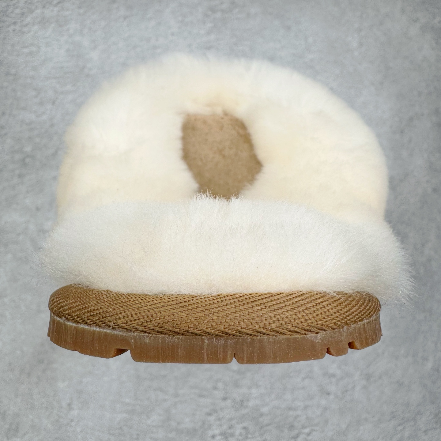 图片[8]-＃GX UGG 2550 星拖薄底秋冬羊皮毛一体雪地靴 全鞋采用ZP同厂 隆丰A级澳洲进口羊皮毛一体 品牌代工厂生产线 完全遵循ZP工艺流程 代工厂原厂版师 秉承无原鞋不开发选择 注重每一处细节 市面最正版型 TREADLITE\\\”轻翼\\\”科技外底 轻便/耐用/柔韧/桩型【售后郑重承诺】一个月内若出现重大脱胶/断底等质量问题 直接为您换新！尺码：35 36 37 38 39 40-选品中心