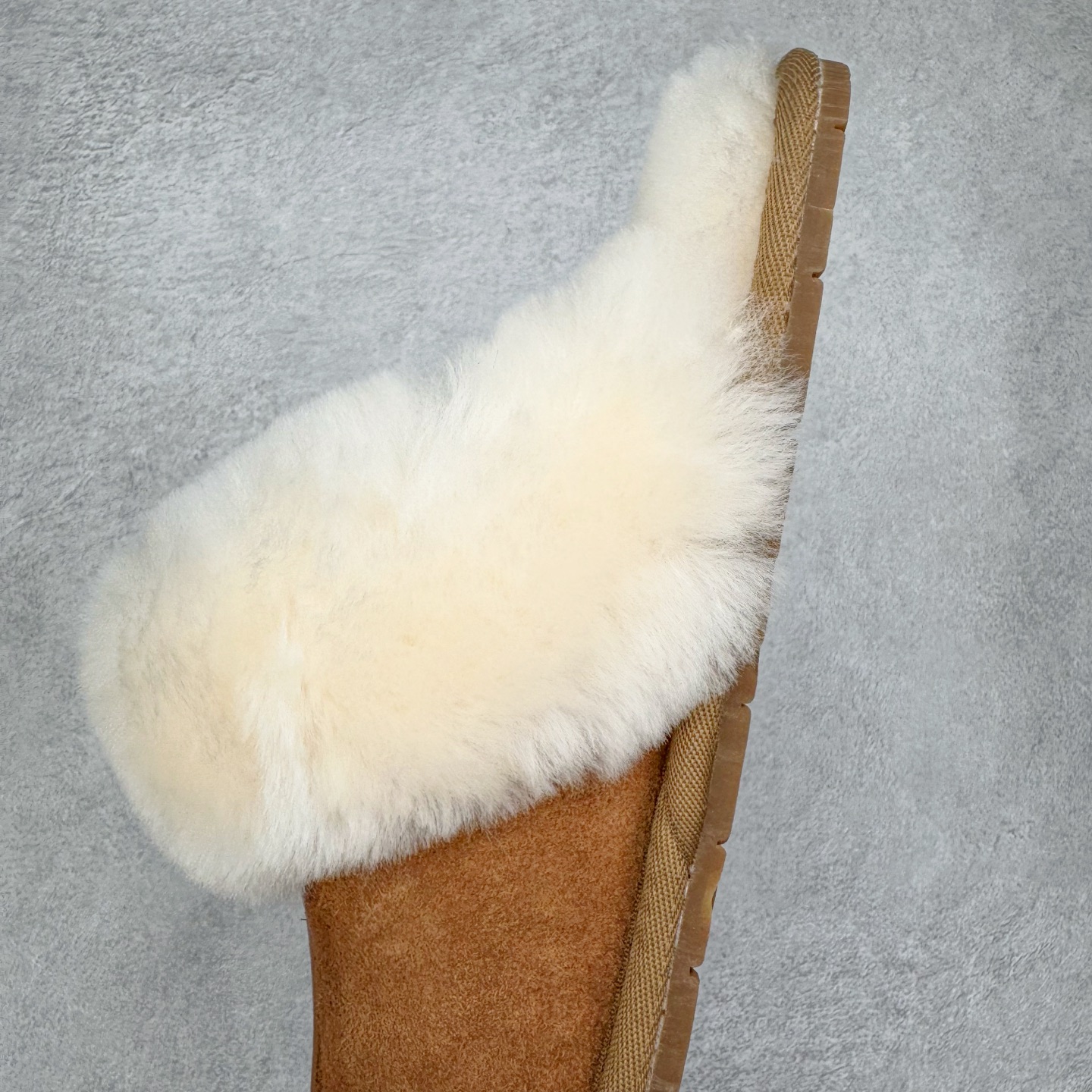 图片[7]-＃GX UGG 2550 星拖薄底秋冬羊皮毛一体雪地靴 全鞋采用ZP同厂 隆丰A级澳洲进口羊皮毛一体 品牌代工厂生产线 完全遵循ZP工艺流程 代工厂原厂版师 秉承无原鞋不开发选择 注重每一处细节 市面最正版型 TREADLITE\\\”轻翼\\\”科技外底 轻便/耐用/柔韧/桩型【售后郑重承诺】一个月内若出现重大脱胶/断底等质量问题 直接为您换新！尺码：35 36 37 38 39 40-选品中心