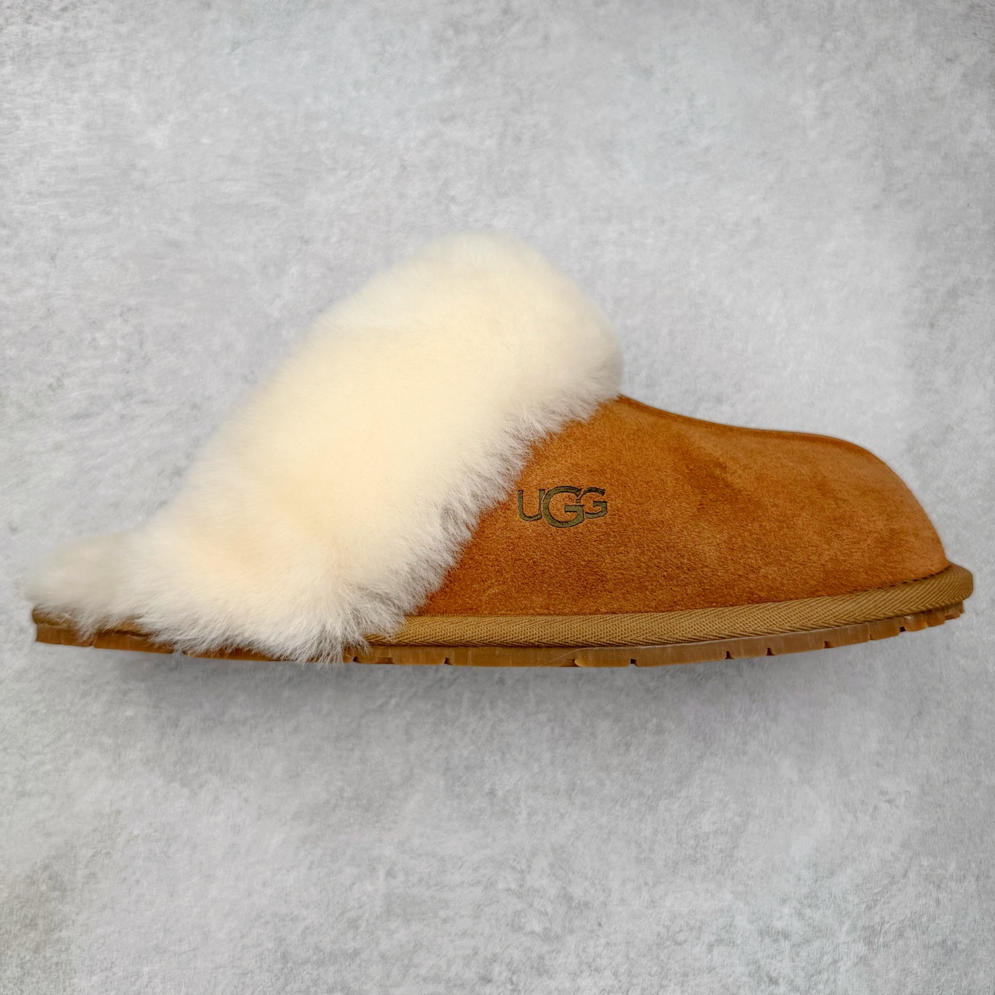 ＃GX UGG 2550 星拖薄底秋冬羊皮毛一体雪地靴 全鞋采用ZP同厂 隆丰A级澳洲进口羊皮毛一体 品牌代工厂生产线 完全遵循ZP工艺流程 代工厂原厂版师 秉承无原鞋不开发选择 注重每一处细节 市面最正版型 TREADLITE\\\