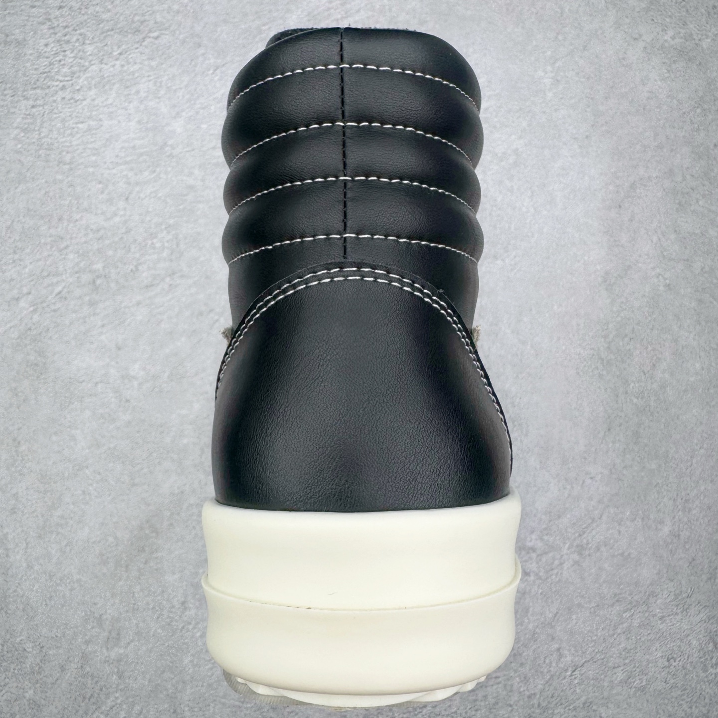 图片[8]-＃DG纯原 Rick Owens Drkshdw 瑞克·欧文斯皮面高帮时尚运动板鞋 黑白 二级市场已经7K以上 平台客户随意卖四位数 RO广东原厂出品 纯原天花板 原版一比一复刻 冲正绝不翻车 还原度达到百分之98以上 原楦开发纸版版型 ZP拆解原版1：1复模裁片纸版 力求做到0错位 这样才能达到和zp一致的鞋型味道 采用进口cnc数控机床开发对版独家tpu奶香大底 区别于市场所有版本 zp同源全头层粒面小牛皮 达到和zp一致手感 原厂进口细纹布 万邦订购原厂高弹粉红色海绵 内里搭配软质细腻羊皮 TPU高密度大底 软硬度透光度高已经测试和原版一致 尺码：36 37 38 39 40 41 42 43 44 45 46-选品中心