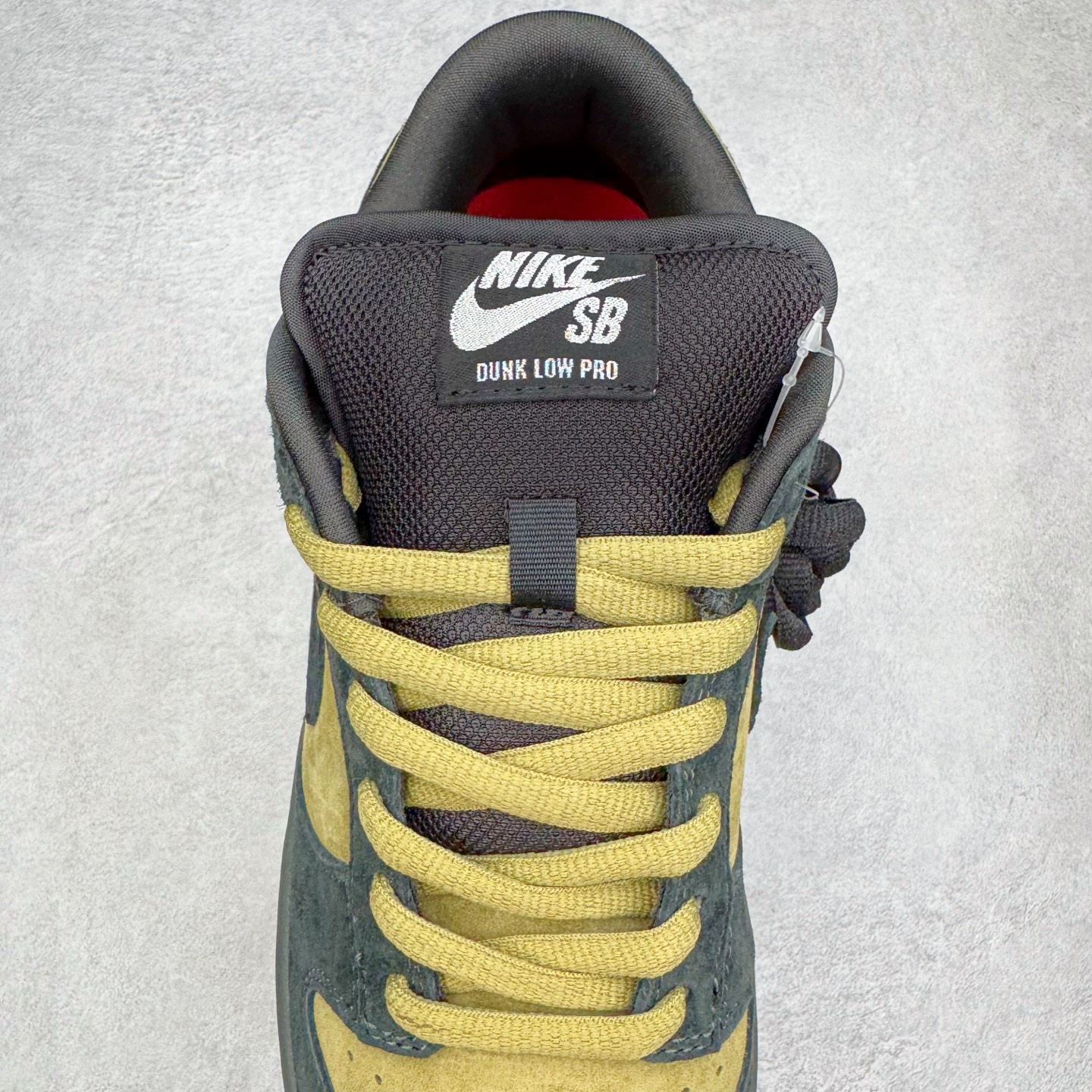 图片[5]-＃纯原 Supreme x NK Dunk SB Dunk Low 舒适 防滑耐磨低帮板鞋 男女同款 联名亚洲限定黄黑 HQ8487-300 独家原厂航空铝磨具打磨大底 鞋头坡度极致还原 原盒原配 圈内天花板工艺 原厂冲刀 超高清洁度 全鞋零毛边皮料切割 全套原楦原模倾力打造完美版型 采用原厂百宏鞋带以及原厂百宏织唛舌标 内标可供原厂几率过验 原厂中底布黄色点胶 原厂中底布拉帮走线遵循公司‼️尺码：36 36.5 37.5 38 38.5 39 40 40.5 41 42 42.5 43 44 44.5 45 46 47.5-选品中心