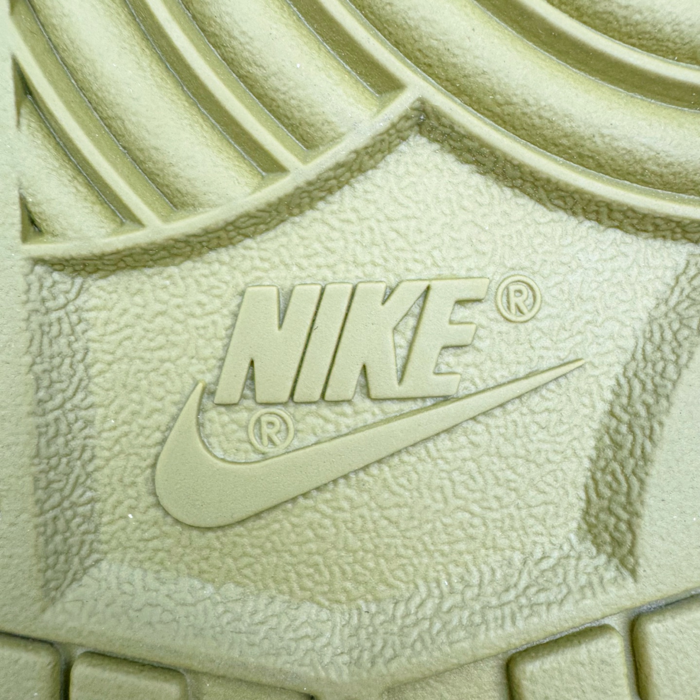 图片[21]-＃纯原 Supreme x NK Dunk SB Dunk Low 舒适 防滑耐磨低帮板鞋 男女同款 联名亚洲限定黄黑 HQ8487-300 独家原厂航空铝磨具打磨大底 鞋头坡度极致还原 原盒原配 圈内天花板工艺 原厂冲刀 超高清洁度 全鞋零毛边皮料切割 全套原楦原模倾力打造完美版型 采用原厂百宏鞋带以及原厂百宏织唛舌标 内标可供原厂几率过验 原厂中底布黄色点胶 原厂中底布拉帮走线遵循公司‼️尺码：36 36.5 37.5 38 38.5 39 40 40.5 41 42 42.5 43 44 44.5 45 46 47.5-选品中心