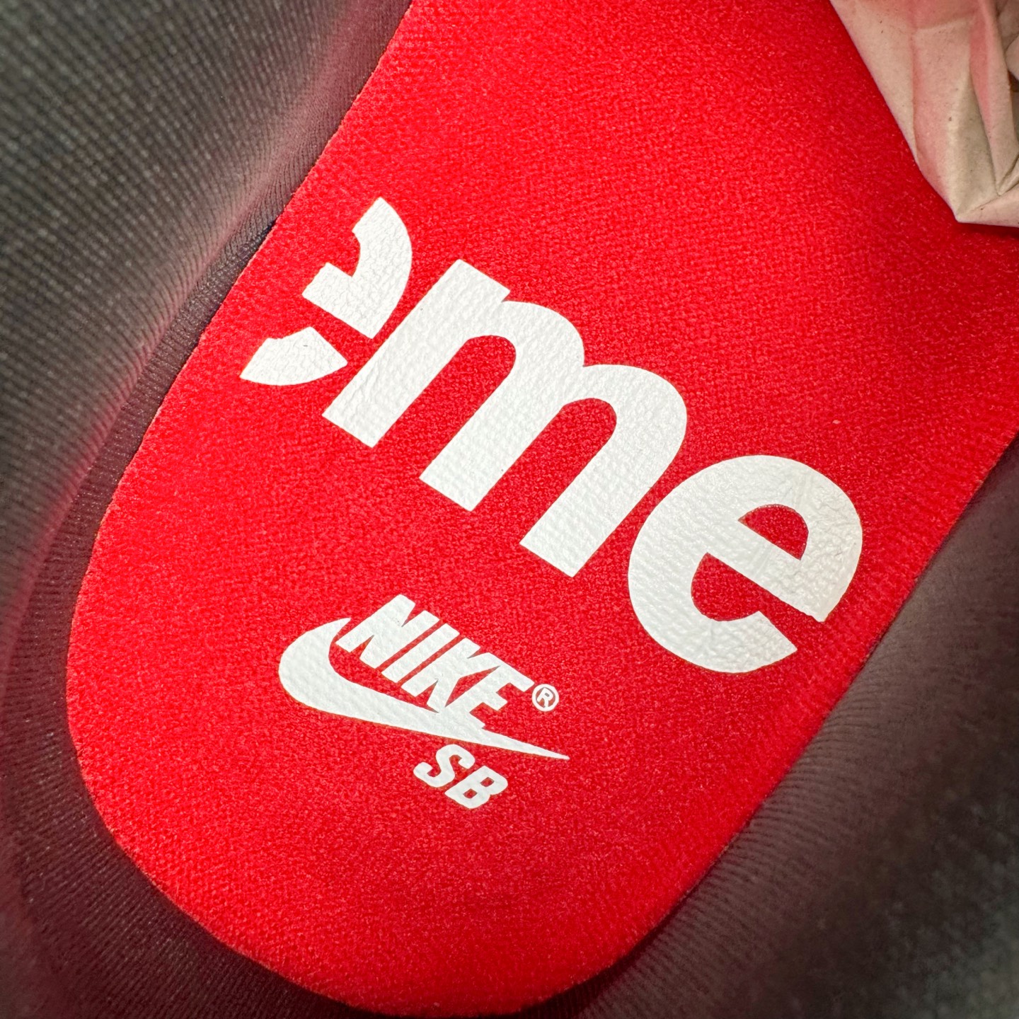 图片[12]-＃纯原 Supreme x NK Dunk SB Dunk Low 舒适 防滑耐磨低帮板鞋 男女同款 联名亚洲限定黄黑 HQ8487-300 独家原厂航空铝磨具打磨大底 鞋头坡度极致还原 原盒原配 圈内天花板工艺 原厂冲刀 超高清洁度 全鞋零毛边皮料切割 全套原楦原模倾力打造完美版型 采用原厂百宏鞋带以及原厂百宏织唛舌标 内标可供原厂几率过验 原厂中底布黄色点胶 原厂中底布拉帮走线遵循公司‼️尺码：36 36.5 37.5 38 38.5 39 40 40.5 41 42 42.5 43 44 44.5 45 46 47.5-选品中心