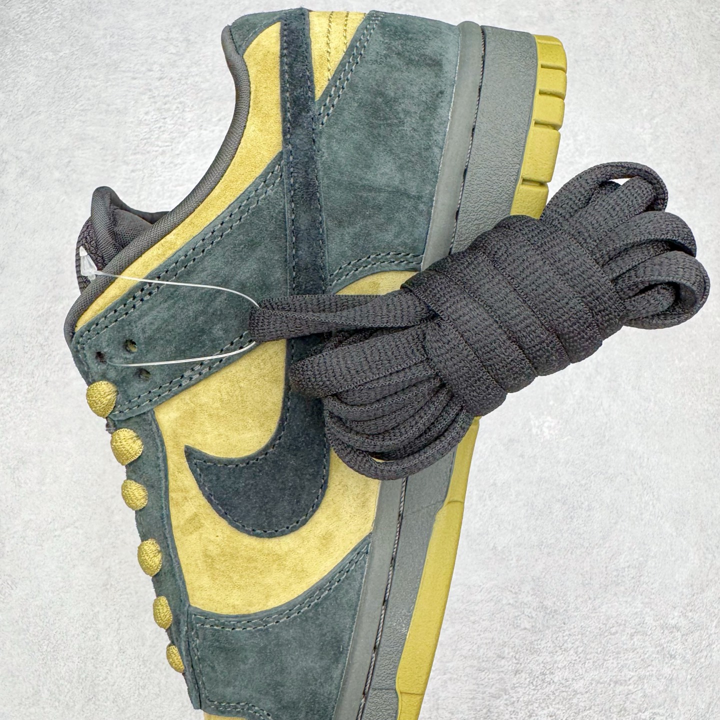 图片[7]-＃纯原 Supreme x NK Dunk SB Dunk Low 舒适 防滑耐磨低帮板鞋 男女同款 联名亚洲限定黄黑 HQ8487-300 独家原厂航空铝磨具打磨大底 鞋头坡度极致还原 原盒原配 圈内天花板工艺 原厂冲刀 超高清洁度 全鞋零毛边皮料切割 全套原楦原模倾力打造完美版型 采用原厂百宏鞋带以及原厂百宏织唛舌标 内标可供原厂几率过验 原厂中底布黄色点胶 原厂中底布拉帮走线遵循公司‼️尺码：36 36.5 37.5 38 38.5 39 40 40.5 41 42 42.5 43 44 44.5 45 46 47.5-选品中心