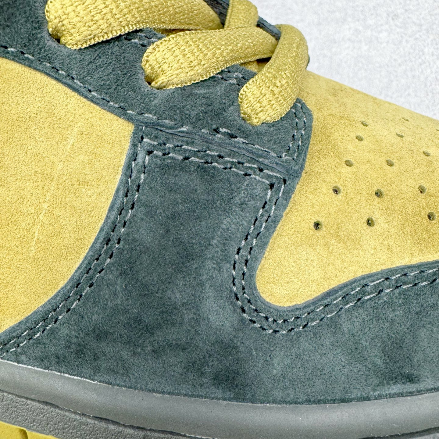 图片[17]-＃纯原 Supreme x NK Dunk SB Dunk Low 舒适 防滑耐磨低帮板鞋 男女同款 联名亚洲限定黄黑 HQ8487-300 独家原厂航空铝磨具打磨大底 鞋头坡度极致还原 原盒原配 圈内天花板工艺 原厂冲刀 超高清洁度 全鞋零毛边皮料切割 全套原楦原模倾力打造完美版型 采用原厂百宏鞋带以及原厂百宏织唛舌标 内标可供原厂几率过验 原厂中底布黄色点胶 原厂中底布拉帮走线遵循公司‼️尺码：36 36.5 37.5 38 38.5 39 40 40.5 41 42 42.5 43 44 44.5 45 46 47.5-选品中心