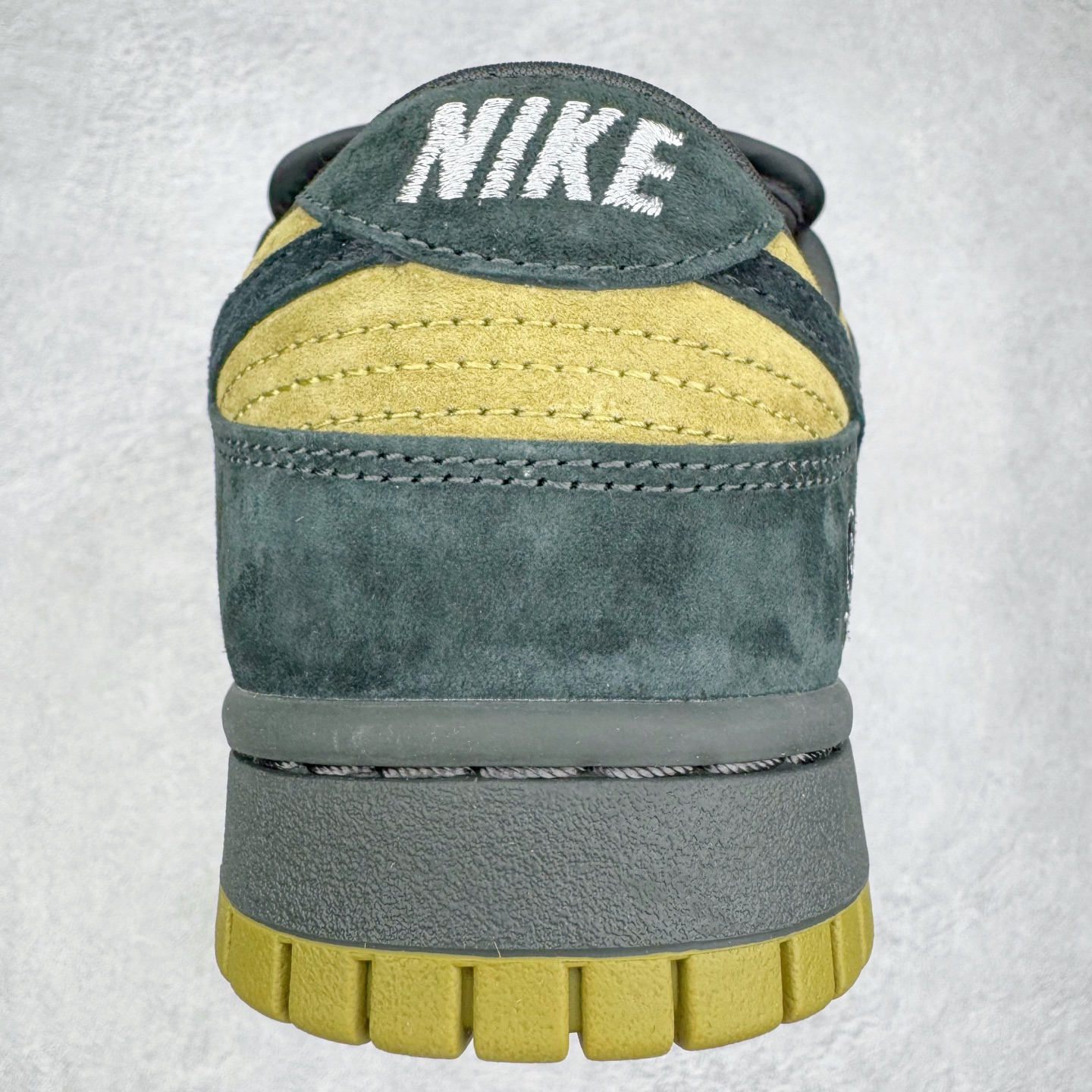 图片[8]-＃纯原 Supreme x NK Dunk SB Dunk Low 舒适 防滑耐磨低帮板鞋 男女同款 联名亚洲限定黄黑 HQ8487-300 独家原厂航空铝磨具打磨大底 鞋头坡度极致还原 原盒原配 圈内天花板工艺 原厂冲刀 超高清洁度 全鞋零毛边皮料切割 全套原楦原模倾力打造完美版型 采用原厂百宏鞋带以及原厂百宏织唛舌标 内标可供原厂几率过验 原厂中底布黄色点胶 原厂中底布拉帮走线遵循公司‼️尺码：36 36.5 37.5 38 38.5 39 40 40.5 41 42 42.5 43 44 44.5 45 46 47.5-选品中心