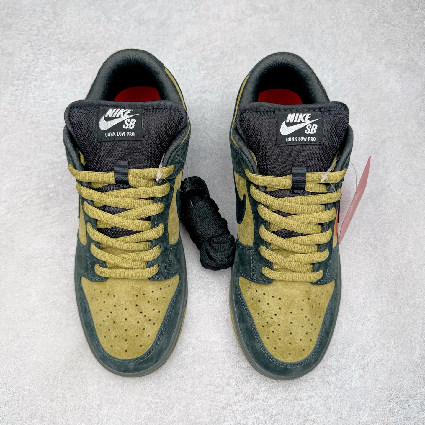 图片[2]-＃纯原 Supreme x NK Dunk SB Dunk Low 舒适 防滑耐磨低帮板鞋 男女同款 联名亚洲限定黄黑 HQ8487-300 独家原厂航空铝磨具打磨大底 鞋头坡度极致还原 原盒原配 圈内天花板工艺 原厂冲刀 超高清洁度 全鞋零毛边皮料切割 全套原楦原模倾力打造完美版型 采用原厂百宏鞋带以及原厂百宏织唛舌标 内标可供原厂几率过验 原厂中底布黄色点胶 原厂中底布拉帮走线遵循公司‼️尺码：36 36.5 37.5 38 38.5 39 40 40.5 41 42 42.5 43 44 44.5 45 46 47.5-选品中心