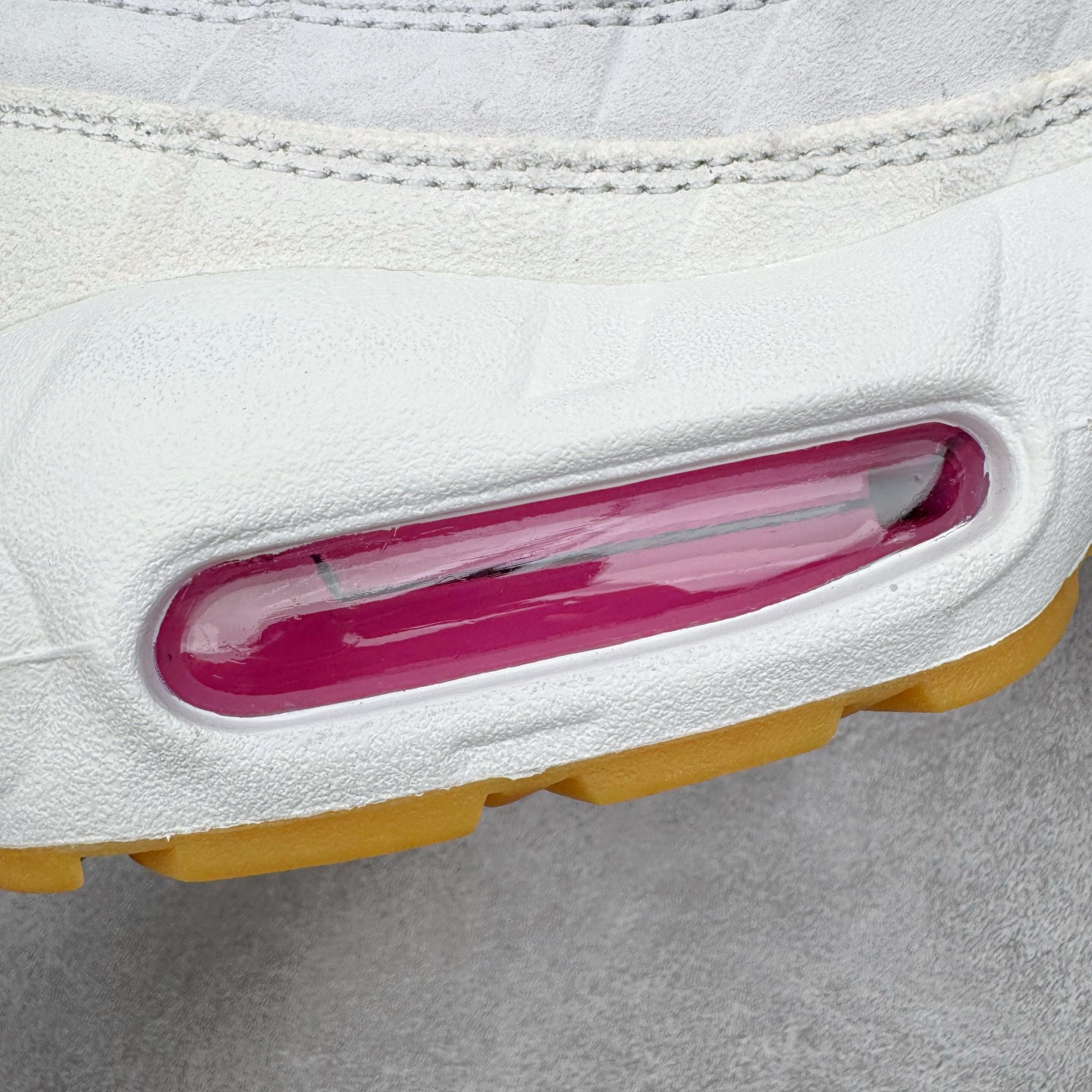 图片[20]-＃GX纯原 Nike SB x Nk Air Max 95 “Summit White/Photon Dust”舒适百搭 耐磨 低帮 生活休闲鞋 男女同款 浅灰色 HF7545-100 经典重温 外单专供大厂出品 品质稳定 一百余色 终端操作 鞋款设计灵感源于人体构造 中底设计基于人体的脊柱构造 是整体设计的核心 尼龙孔眼代表了肋骨 而分层式面板和网眼象征着肌肉纤维和肉体组织 Air Max 95采用了两个独立的吹塑成型的Air-Sole单元 并首次在前掌使用可视化气垫设计 Swoosh logo夜当作一个 点符号放在了鞋子的后帮位置 20年的发展让 AIR MAX 95有了不同的故事 20年后再度面向世人的时候 焕然一新的面貌 让人有了另外一种清新脱俗的感觉 尺码：40 40.5 41 42 42.5 43 44 44.5 45 45.5 46 47.5 48.5-选品中心