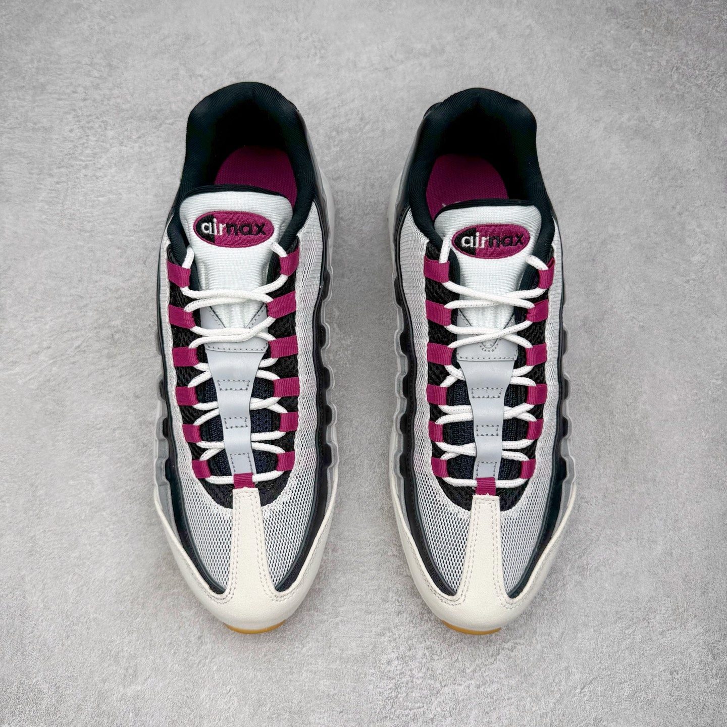 图片[2]-＃GX纯原 Nike SB x Nk Air Max 95 “Summit White/Photon Dust”舒适百搭 耐磨 低帮 生活休闲鞋 男女同款 浅灰色 HF7545-100 经典重温 外单专供大厂出品 品质稳定 一百余色 终端操作 鞋款设计灵感源于人体构造 中底设计基于人体的脊柱构造 是整体设计的核心 尼龙孔眼代表了肋骨 而分层式面板和网眼象征着肌肉纤维和肉体组织 Air Max 95采用了两个独立的吹塑成型的Air-Sole单元 并首次在前掌使用可视化气垫设计 Swoosh logo夜当作一个 点符号放在了鞋子的后帮位置 20年的发展让 AIR MAX 95有了不同的故事 20年后再度面向世人的时候 焕然一新的面貌 让人有了另外一种清新脱俗的感觉 尺码：40 40.5 41 42 42.5 43 44 44.5 45 45.5 46 47.5 48.5-选品中心