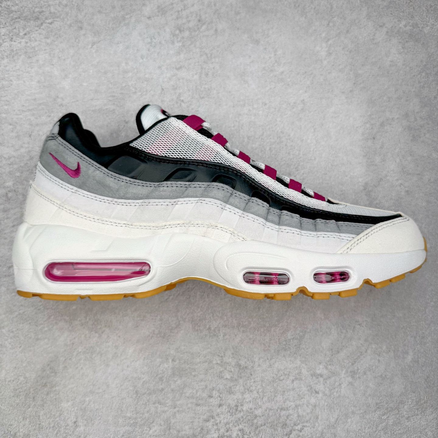 ＃GX纯原 Nike SB x Nk Air Max 95 “Summit White/Photon Dust”舒适百搭 耐磨 低帮 生活休闲鞋 男女同款 浅灰色 HF7545-100 经典重温 外单专供大厂出品 品质稳定 一百余色 终端操作 鞋款设计灵感源于人体构造 中底设计基于人体的脊柱构造 是整体设计的核心 尼龙孔眼代表了肋骨 而分层式面板和网眼象征着肌肉纤维和肉体组织 Air Max 95采用了两个独立的吹塑成型的Air-Sole单元 并首次在前掌使用可视化气垫设计 Swoosh logo夜当作一个 点符号放在了鞋子的后帮位置 20年的发展让 AIR MAX 95有了不同的故事 20年后再度面向世人的时候 焕然一新的面貌 让人有了另外一种清新脱俗的感觉 尺码：40 40.5 41 42 42.5 43 44 44.5 45 45.5 46 47.5 48.5-选品中心