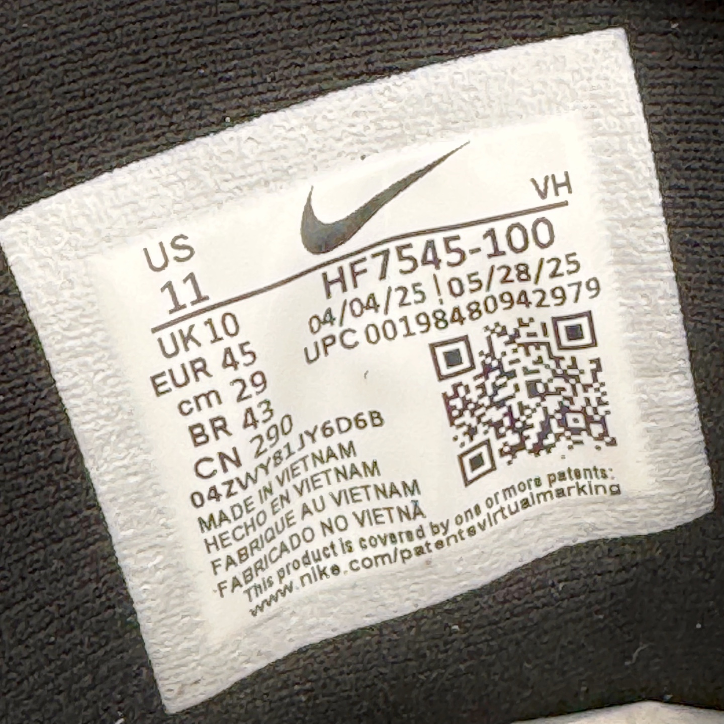 图片[12]-＃GX纯原 Nike SB x Nk Air Max 95 “Summit White/Photon Dust”舒适百搭 耐磨 低帮 生活休闲鞋 男女同款 浅灰色 HF7545-100 经典重温 外单专供大厂出品 品质稳定 一百余色 终端操作 鞋款设计灵感源于人体构造 中底设计基于人体的脊柱构造 是整体设计的核心 尼龙孔眼代表了肋骨 而分层式面板和网眼象征着肌肉纤维和肉体组织 Air Max 95采用了两个独立的吹塑成型的Air-Sole单元 并首次在前掌使用可视化气垫设计 Swoosh logo夜当作一个 点符号放在了鞋子的后帮位置 20年的发展让 AIR MAX 95有了不同的故事 20年后再度面向世人的时候 焕然一新的面貌 让人有了另外一种清新脱俗的感觉 尺码：40 40.5 41 42 42.5 43 44 44.5 45 45.5 46 47.5 48.5-选品中心