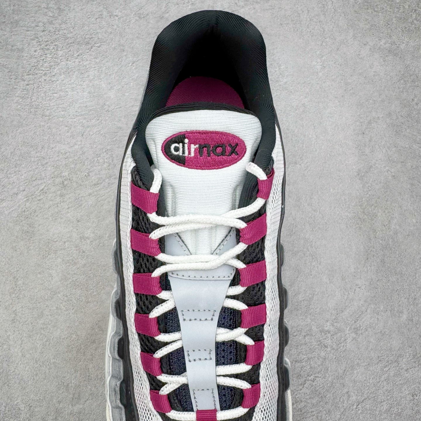 图片[5]-＃GX纯原 Nike SB x Nk Air Max 95 “Summit White/Photon Dust”舒适百搭 耐磨 低帮 生活休闲鞋 男女同款 浅灰色 HF7545-100 经典重温 外单专供大厂出品 品质稳定 一百余色 终端操作 鞋款设计灵感源于人体构造 中底设计基于人体的脊柱构造 是整体设计的核心 尼龙孔眼代表了肋骨 而分层式面板和网眼象征着肌肉纤维和肉体组织 Air Max 95采用了两个独立的吹塑成型的Air-Sole单元 并首次在前掌使用可视化气垫设计 Swoosh logo夜当作一个 点符号放在了鞋子的后帮位置 20年的发展让 AIR MAX 95有了不同的故事 20年后再度面向世人的时候 焕然一新的面貌 让人有了另外一种清新脱俗的感觉 尺码：40 40.5 41 42 42.5 43 44 44.5 45 45.5 46 47.5 48.5-选品中心