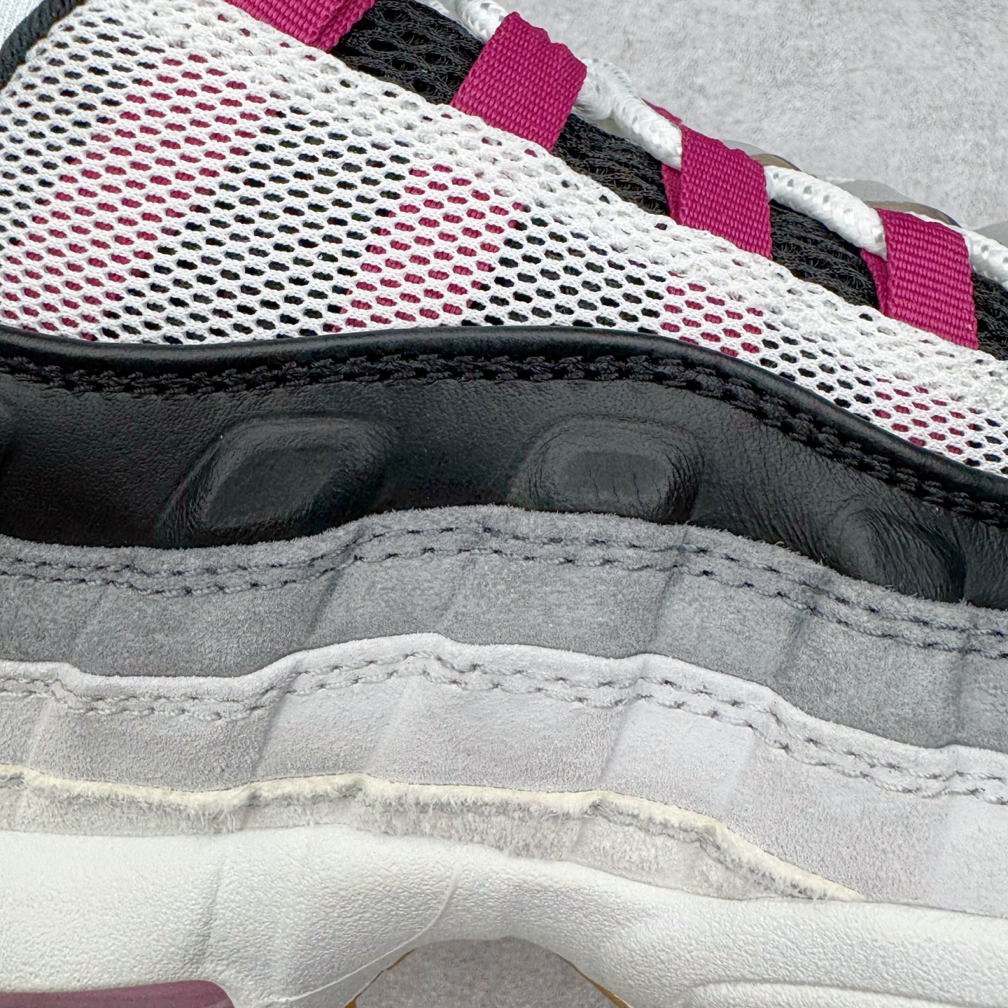 图片[18]-＃GX纯原 Nike SB x Nk Air Max 95 “Summit White/Photon Dust”舒适百搭 耐磨 低帮 生活休闲鞋 男女同款 浅灰色 HF7545-100 经典重温 外单专供大厂出品 品质稳定 一百余色 终端操作 鞋款设计灵感源于人体构造 中底设计基于人体的脊柱构造 是整体设计的核心 尼龙孔眼代表了肋骨 而分层式面板和网眼象征着肌肉纤维和肉体组织 Air Max 95采用了两个独立的吹塑成型的Air-Sole单元 并首次在前掌使用可视化气垫设计 Swoosh logo夜当作一个 点符号放在了鞋子的后帮位置 20年的发展让 AIR MAX 95有了不同的故事 20年后再度面向世人的时候 焕然一新的面貌 让人有了另外一种清新脱俗的感觉 尺码：40 40.5 41 42 42.5 43 44 44.5 45 45.5 46 47.5 48.5-选品中心