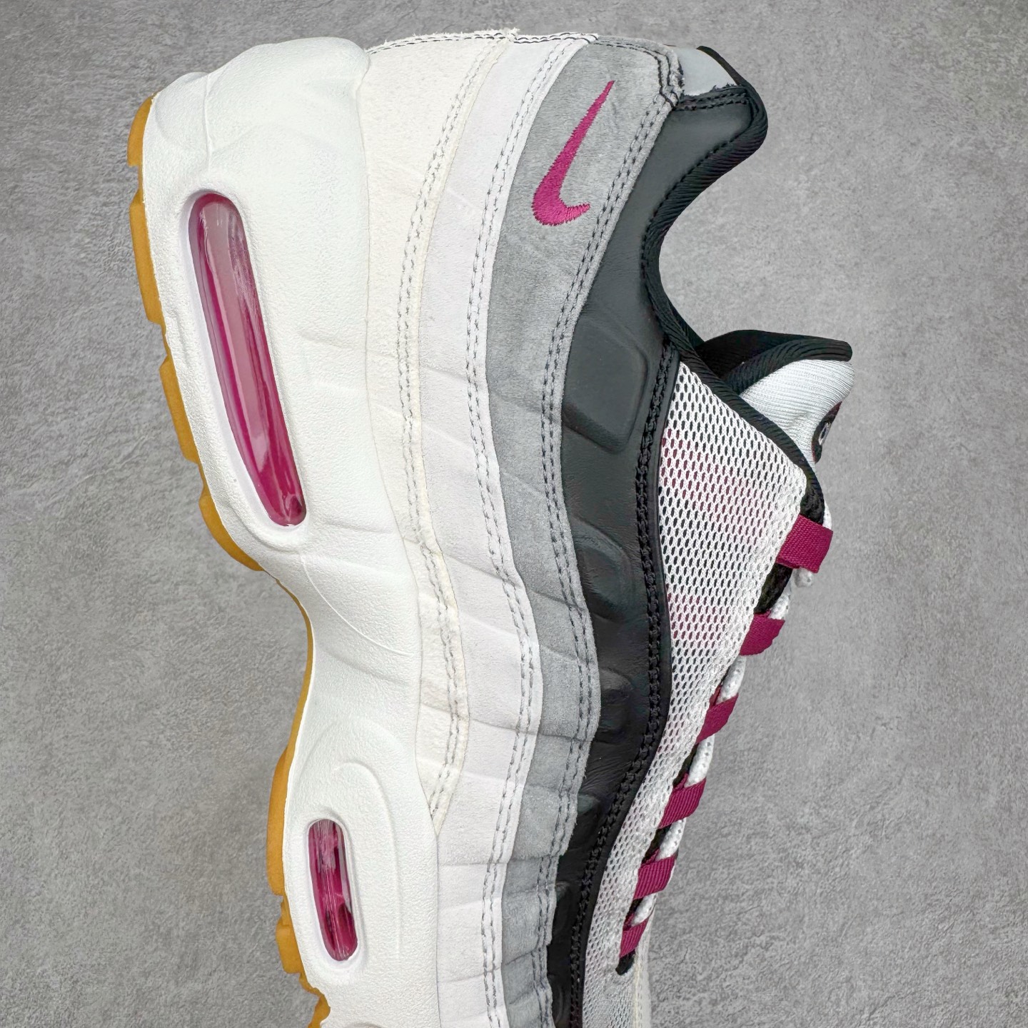 图片[6]-＃GX纯原 Nike SB x Nk Air Max 95 “Summit White/Photon Dust”舒适百搭 耐磨 低帮 生活休闲鞋 男女同款 浅灰色 HF7545-100 经典重温 外单专供大厂出品 品质稳定 一百余色 终端操作 鞋款设计灵感源于人体构造 中底设计基于人体的脊柱构造 是整体设计的核心 尼龙孔眼代表了肋骨 而分层式面板和网眼象征着肌肉纤维和肉体组织 Air Max 95采用了两个独立的吹塑成型的Air-Sole单元 并首次在前掌使用可视化气垫设计 Swoosh logo夜当作一个 点符号放在了鞋子的后帮位置 20年的发展让 AIR MAX 95有了不同的故事 20年后再度面向世人的时候 焕然一新的面貌 让人有了另外一种清新脱俗的感觉 尺码：40 40.5 41 42 42.5 43 44 44.5 45 45.5 46 47.5 48.5-选品中心