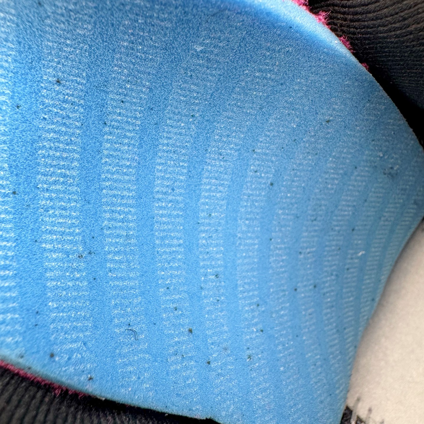 图片[17]-＃GX纯原 Nike SB x Nk Air Max 95 “Summit White/Photon Dust”舒适百搭 耐磨 低帮 生活休闲鞋 男女同款 浅灰色 HF7545-100 经典重温 外单专供大厂出品 品质稳定 一百余色 终端操作 鞋款设计灵感源于人体构造 中底设计基于人体的脊柱构造 是整体设计的核心 尼龙孔眼代表了肋骨 而分层式面板和网眼象征着肌肉纤维和肉体组织 Air Max 95采用了两个独立的吹塑成型的Air-Sole单元 并首次在前掌使用可视化气垫设计 Swoosh logo夜当作一个 点符号放在了鞋子的后帮位置 20年的发展让 AIR MAX 95有了不同的故事 20年后再度面向世人的时候 焕然一新的面貌 让人有了另外一种清新脱俗的感觉 尺码：40 40.5 41 42 42.5 43 44 44.5 45 45.5 46 47.5 48.5-选品中心