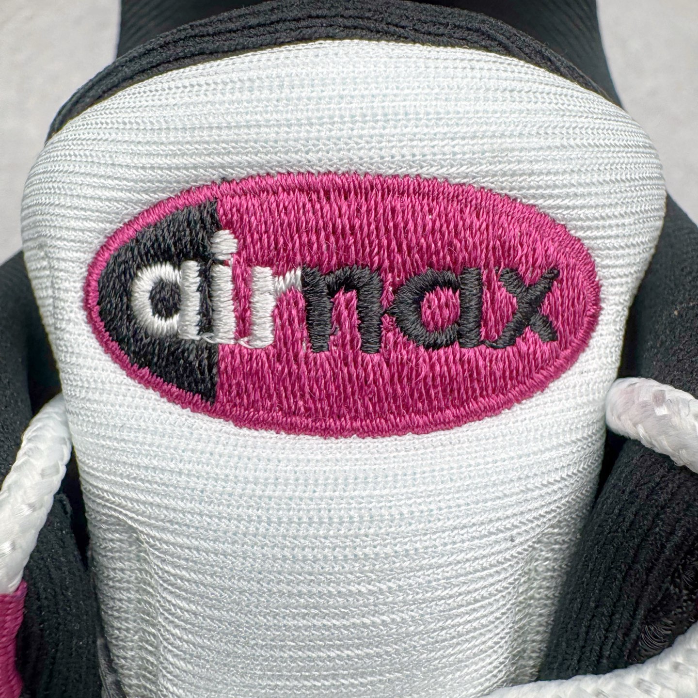 图片[13]-＃GX纯原 Nike SB x Nk Air Max 95 “Summit White/Photon Dust”舒适百搭 耐磨 低帮 生活休闲鞋 男女同款 浅灰色 HF7545-100 经典重温 外单专供大厂出品 品质稳定 一百余色 终端操作 鞋款设计灵感源于人体构造 中底设计基于人体的脊柱构造 是整体设计的核心 尼龙孔眼代表了肋骨 而分层式面板和网眼象征着肌肉纤维和肉体组织 Air Max 95采用了两个独立的吹塑成型的Air-Sole单元 并首次在前掌使用可视化气垫设计 Swoosh logo夜当作一个 点符号放在了鞋子的后帮位置 20年的发展让 AIR MAX 95有了不同的故事 20年后再度面向世人的时候 焕然一新的面貌 让人有了另外一种清新脱俗的感觉 尺码：40 40.5 41 42 42.5 43 44 44.5 45 45.5 46 47.5 48.5-选品中心