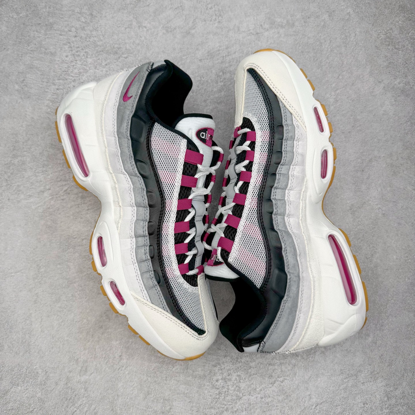 图片[3]-＃GX纯原 Nike SB x Nk Air Max 95 “Summit White/Photon Dust”舒适百搭 耐磨 低帮 生活休闲鞋 男女同款 浅灰色 HF7545-100 经典重温 外单专供大厂出品 品质稳定 一百余色 终端操作 鞋款设计灵感源于人体构造 中底设计基于人体的脊柱构造 是整体设计的核心 尼龙孔眼代表了肋骨 而分层式面板和网眼象征着肌肉纤维和肉体组织 Air Max 95采用了两个独立的吹塑成型的Air-Sole单元 并首次在前掌使用可视化气垫设计 Swoosh logo夜当作一个 点符号放在了鞋子的后帮位置 20年的发展让 AIR MAX 95有了不同的故事 20年后再度面向世人的时候 焕然一新的面貌 让人有了另外一种清新脱俗的感觉 尺码：40 40.5 41 42 42.5 43 44 44.5 45 45.5 46 47.5 48.5-选品中心