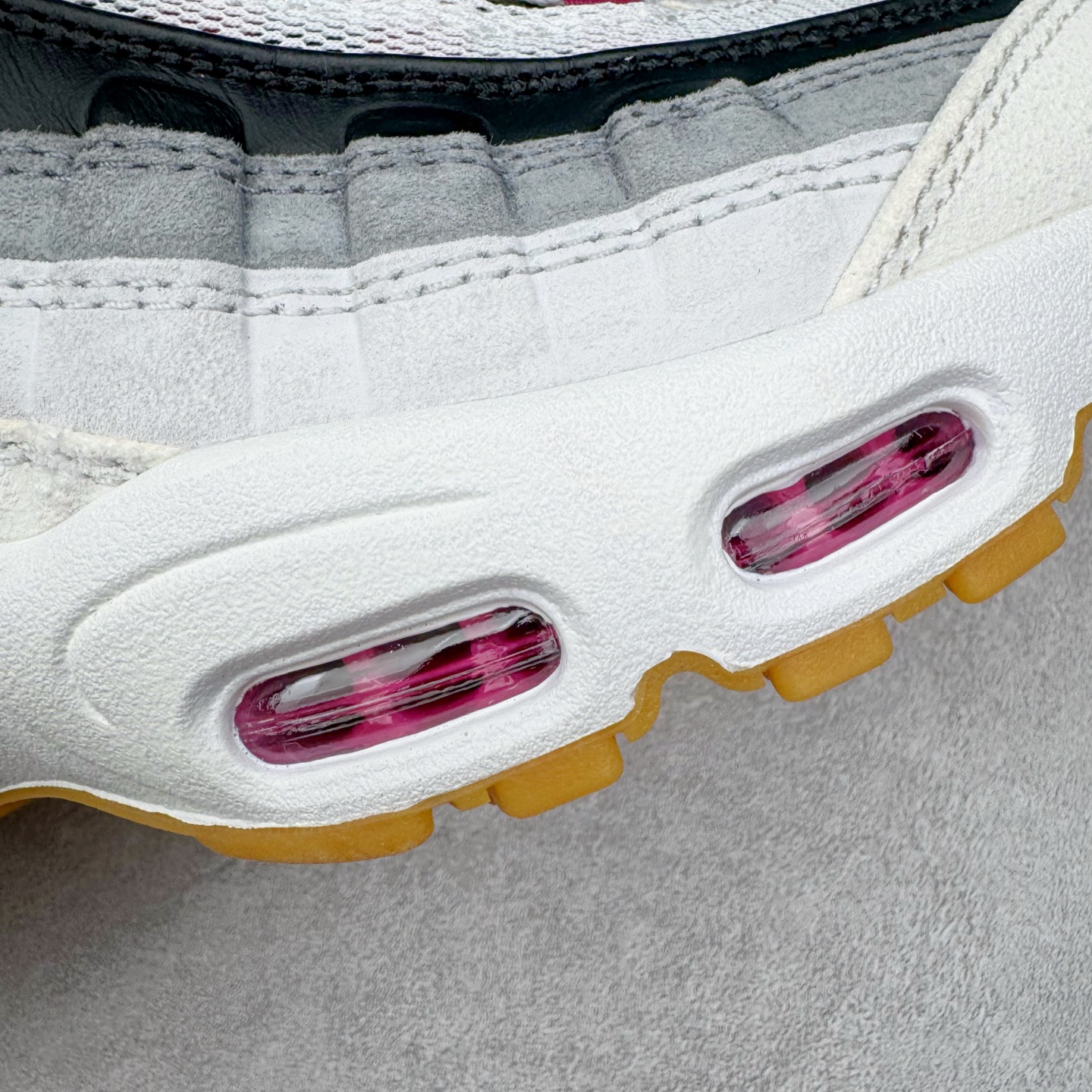 图片[19]-＃GX纯原 Nike SB x Nk Air Max 95 “Summit White/Photon Dust”舒适百搭 耐磨 低帮 生活休闲鞋 男女同款 浅灰色 HF7545-100 经典重温 外单专供大厂出品 品质稳定 一百余色 终端操作 鞋款设计灵感源于人体构造 中底设计基于人体的脊柱构造 是整体设计的核心 尼龙孔眼代表了肋骨 而分层式面板和网眼象征着肌肉纤维和肉体组织 Air Max 95采用了两个独立的吹塑成型的Air-Sole单元 并首次在前掌使用可视化气垫设计 Swoosh logo夜当作一个 点符号放在了鞋子的后帮位置 20年的发展让 AIR MAX 95有了不同的故事 20年后再度面向世人的时候 焕然一新的面貌 让人有了另外一种清新脱俗的感觉 尺码：40 40.5 41 42 42.5 43 44 44.5 45 45.5 46 47.5 48.5-选品中心