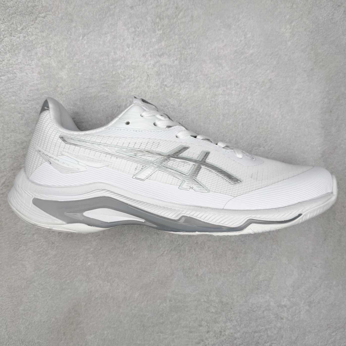 图片[4]-Asics NETBURNER BALLISTIC FF 4 亚瑟士舒适时尚潮流简约减震低帮训练鞋 DYNAWRAP 技术可提升稳定性 FLYTEFOAM 科技打造轻量缓冲组件 FLYTEFOAM Propel 技术鞋垫可提升吸震与回弹效果 TWISSTRUS 技术可提升速度与变向奔跑动作ASICSGRIP 科技可提升在球场上的抓地力 后足 GEL 缓冲科技可提供出色的避震效果AHAR 橡胶可提升耐用性 尺码：35 36 36.5 37 38 38.5 39 40 40.5 41 42 42.5 43 44 45-选品中心