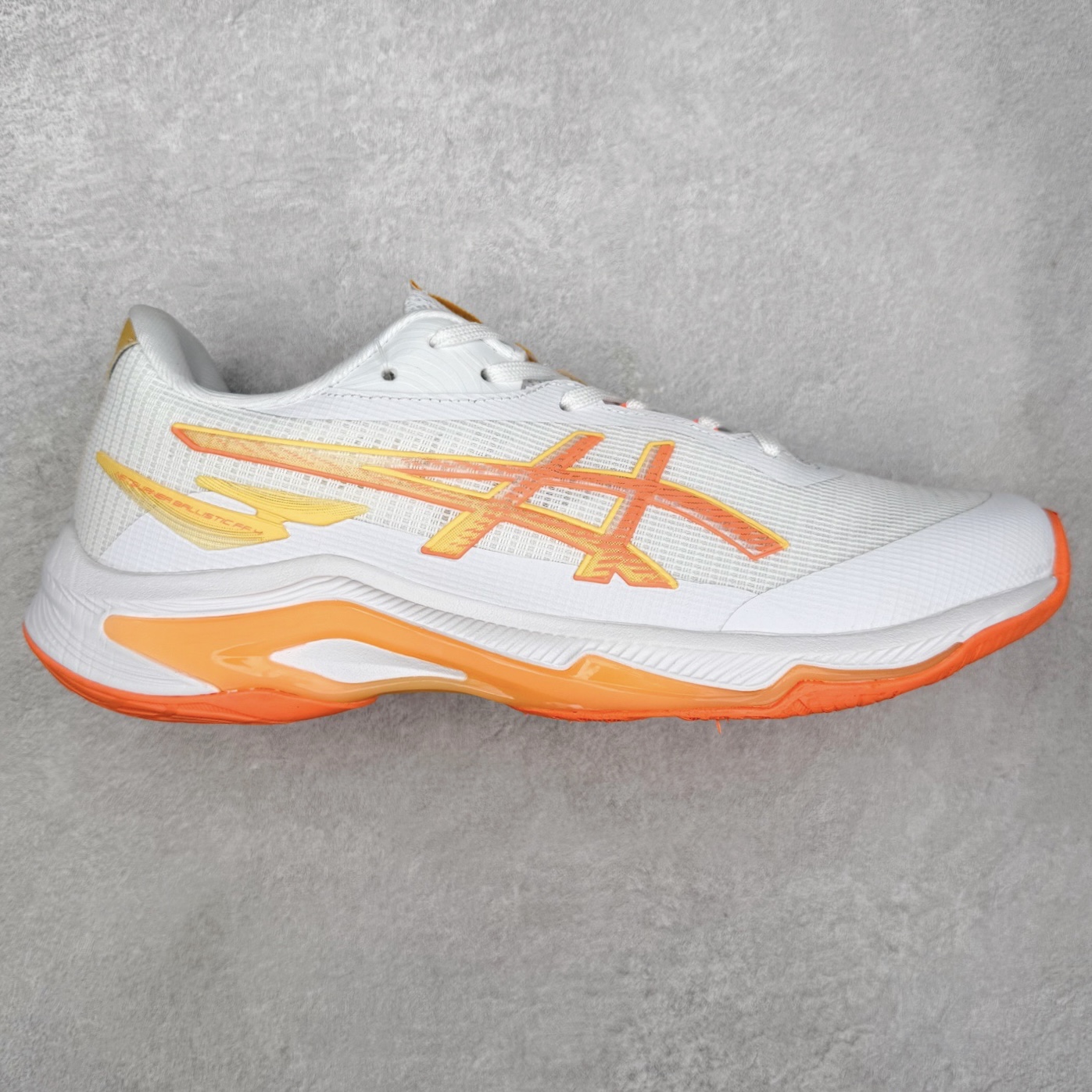 图片[3]-Asics NETBURNER BALLISTIC FF 4 亚瑟士舒适时尚潮流简约减震低帮训练鞋 DYNAWRAP 技术可提升稳定性 FLYTEFOAM 科技打造轻量缓冲组件 FLYTEFOAM Propel 技术鞋垫可提升吸震与回弹效果 TWISSTRUS 技术可提升速度与变向奔跑动作ASICSGRIP 科技可提升在球场上的抓地力 后足 GEL 缓冲科技可提供出色的避震效果AHAR 橡胶可提升耐用性 尺码：35 36 36.5 37 38 38.5 39 40 40.5 41 42 42.5 43 44 45-选品中心