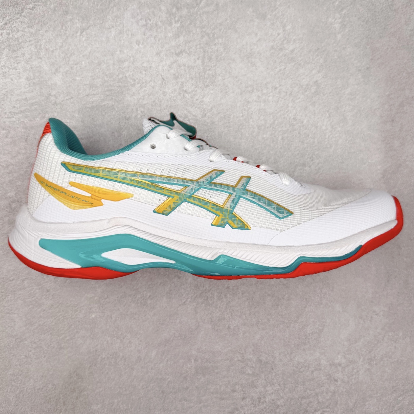 Asics NETBURNER BALLISTIC FF 4 亚瑟士舒适时尚潮流简约减震低帮训练鞋 DYNAWRAP 技术可提升稳定性 FLYTEFOAM 科技打造轻量缓冲组件 FLYTEFOAM Propel 技术鞋垫可提升吸震与回弹效果 TWISSTRUS 技术可提升速度与变向奔跑动作ASICSGRIP 科技可提升在球场上的抓地力 后足 GEL 缓冲科技可提供出色的避震效果AHAR 橡胶可提升耐用性 尺码：35 36 36.5 37 38 38.5 39 40 40.5 41 42 42.5 43 44 45-选品中心