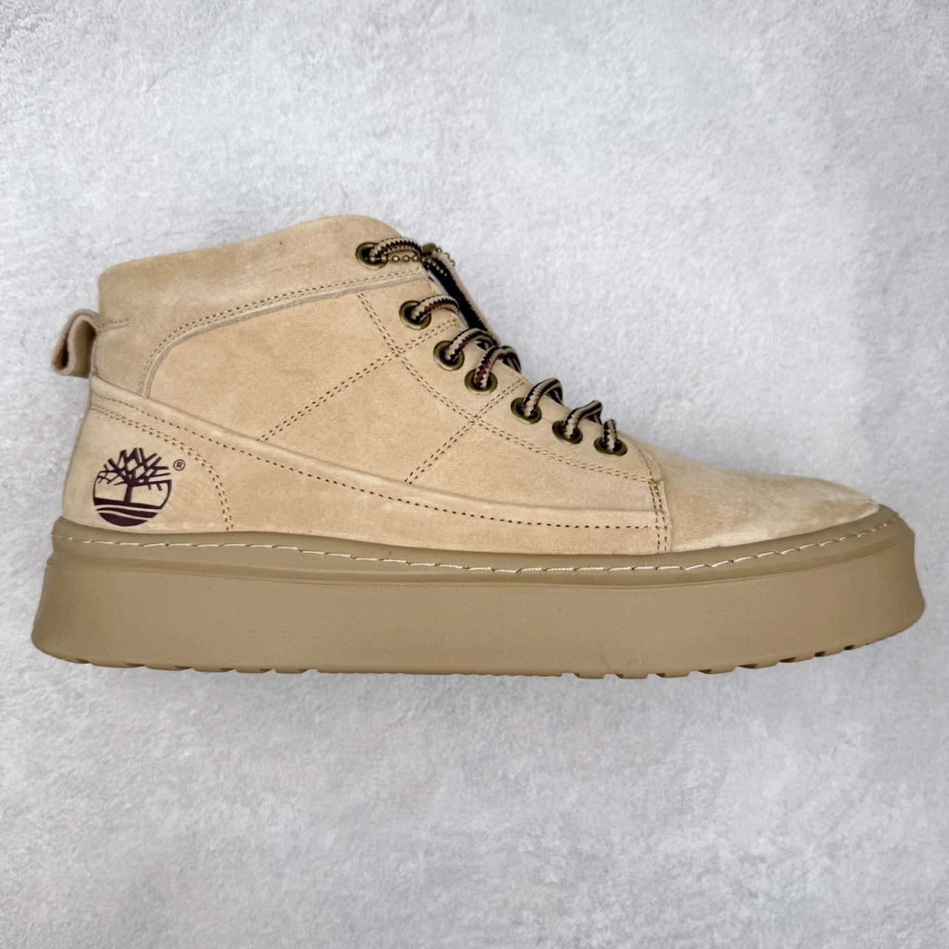 Timberland添柏岚/天伯伦户外中帮休闲马丁靴系列 广东大厂品质 原盒原包装 面料采用意大利🇮🇹顶级磨砂细纹牛皮 搭配防臭防腐真皮乳胶鞋垫 给您完美的穿着体验 质量考究耐穿 型男必备 专治不帅 高品质脚感一流 尺码：39 40 41 42 43 44（皮鞋码）-选品中心