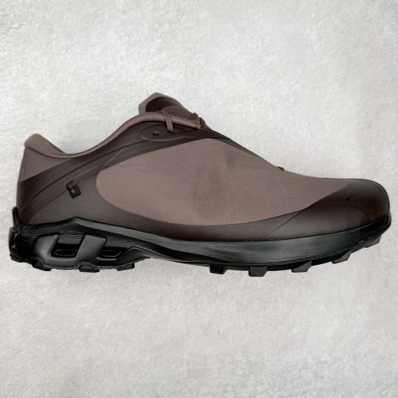 POST ARCHIVE FACTION (PAF) x On昂跑 Cloudventure Peak 联名简约舒适减震低帮休闲跑步鞋 此运动品牌 开创于2010年 缓震着陆、强效回弹、轻柔质感的设计构思始终是ON研制关键 与此同时基于“为全球提供革新性的跑步感受”信念 陆续推出了多款跑鞋及其以专业运动人体跑步工程学为设计关键的功能性跑步服饰设备 让跑者不费力气地畅快畅跑 尺码：40 40.5 41 42 42.5 43 44 44.5 45 46-选品中心