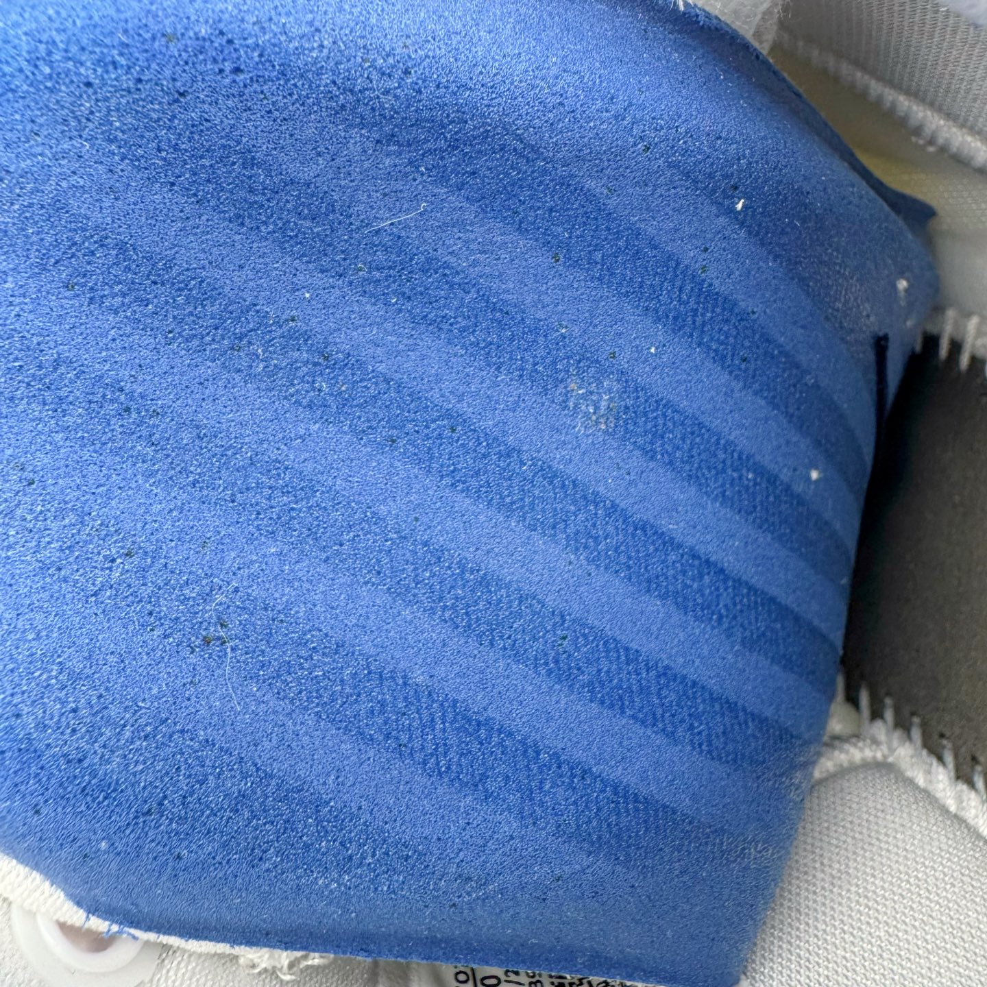 图片[11]-＃灭世/Max NK Book 1 Devin Booker 德文·布克一代男子实战篮球鞋 白蓝红 IH0893-100 灭世纯原革新出货‼️缓震配置独家革新！实战属性直接拉满👊🏻实战 天花板上限再度提升！实战亲测-性能体验吊打国产同价位鞋款（为满足海外市场 布克一代最大尺码为47.5） ⚫️增配前掌鹅蛋ZOOM ➕抗扭片➕后掌马蹄ZOOM气垫（正品仅配置后掌zoom气垫） ⚫️采用科比4代鞋楦以及龙骨数据打造！小科4实至名归！（完美解决正品压脚趾问题） ⚫️鞋身➕鞋头增配高频补强层，提升鞋头以及脚踝支撑性 ⚫️鞋垫采用科比4代元年高弹缓震垫材质-磨合一场直接贴合脚型☑️ ⚫️外底加厚2mm，wow10止滑配方，无需磨合，抓地性能原地起飞 最强布克一代有且只在灭世纯原（支持市场任意货品正面PK） 真材实料，肉眼可见！革新升级绝非空穴来风！灭世纯原内外兼修，用态度诠释实战新篇章👊🏻 Book 1 尺码 39-47.5-选品中心