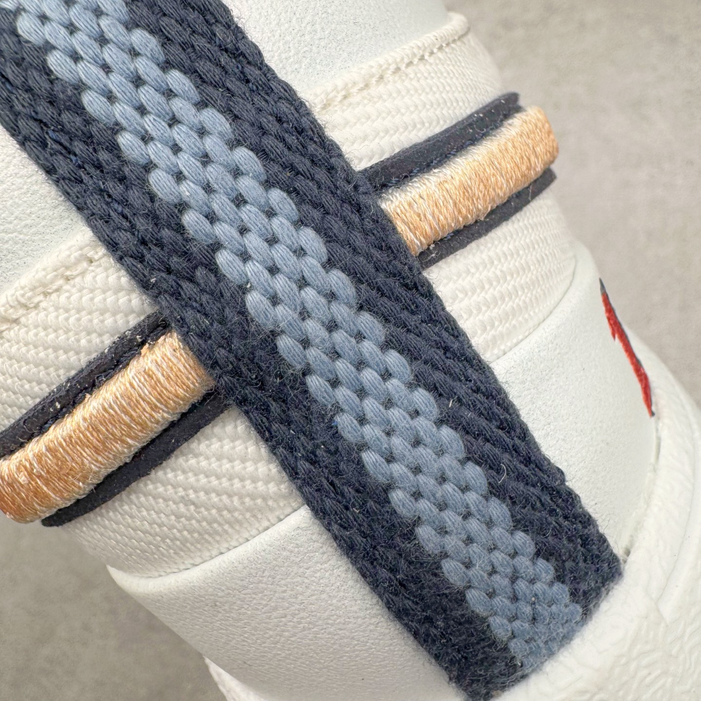 图片[14]-＃灭世/Max NK Book 1 Devin Booker 德文·布克一代男子实战篮球鞋 白蓝红 IH0893-100 灭世纯原革新出货‼️缓震配置独家革新！实战属性直接拉满👊🏻实战 天花板上限再度提升！实战亲测-性能体验吊打国产同价位鞋款（为满足海外市场 布克一代最大尺码为47.5） ⚫️增配前掌鹅蛋ZOOM ➕抗扭片➕后掌马蹄ZOOM气垫（正品仅配置后掌zoom气垫） ⚫️采用科比4代鞋楦以及龙骨数据打造！小科4实至名归！（完美解决正品压脚趾问题） ⚫️鞋身➕鞋头增配高频补强层，提升鞋头以及脚踝支撑性 ⚫️鞋垫采用科比4代元年高弹缓震垫材质-磨合一场直接贴合脚型☑️ ⚫️外底加厚2mm，wow10止滑配方，无需磨合，抓地性能原地起飞 最强布克一代有且只在灭世纯原（支持市场任意货品正面PK） 真材实料，肉眼可见！革新升级绝非空穴来风！灭世纯原内外兼修，用态度诠释实战新篇章👊🏻 Book 1 尺码 39-47.5-选品中心