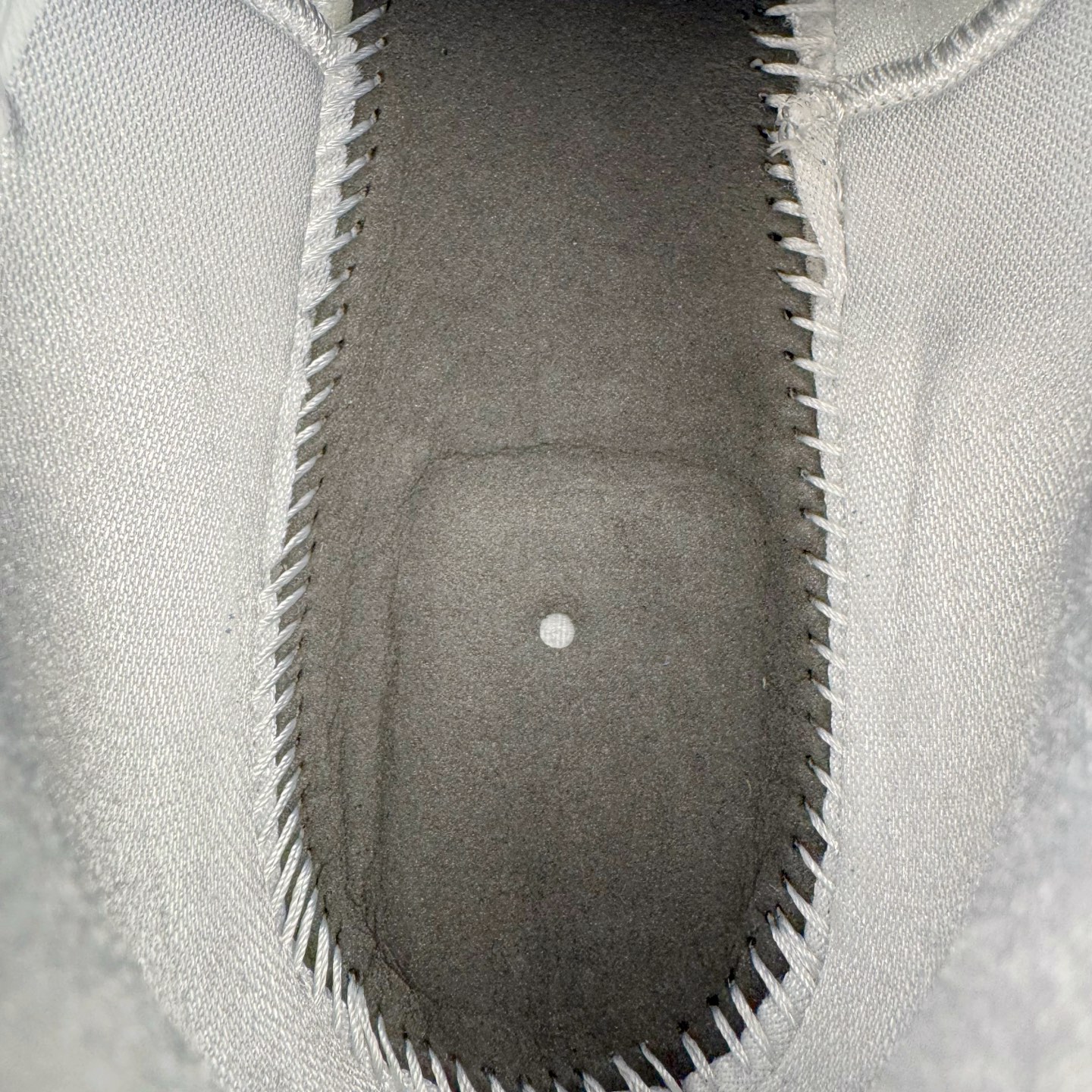 图片[10]-＃灭世/Max NK Book 1 Devin Booker 德文·布克一代男子实战篮球鞋 白蓝红 IH0893-100 灭世纯原革新出货‼️缓震配置独家革新！实战属性直接拉满👊🏻实战 天花板上限再度提升！实战亲测-性能体验吊打国产同价位鞋款（为满足海外市场 布克一代最大尺码为47.5） ⚫️增配前掌鹅蛋ZOOM ➕抗扭片➕后掌马蹄ZOOM气垫（正品仅配置后掌zoom气垫） ⚫️采用科比4代鞋楦以及龙骨数据打造！小科4实至名归！（完美解决正品压脚趾问题） ⚫️鞋身➕鞋头增配高频补强层，提升鞋头以及脚踝支撑性 ⚫️鞋垫采用科比4代元年高弹缓震垫材质-磨合一场直接贴合脚型☑️ ⚫️外底加厚2mm，wow10止滑配方，无需磨合，抓地性能原地起飞 最强布克一代有且只在灭世纯原（支持市场任意货品正面PK） 真材实料，肉眼可见！革新升级绝非空穴来风！灭世纯原内外兼修，用态度诠释实战新篇章👊🏻 Book 1 尺码 39-47.5-选品中心