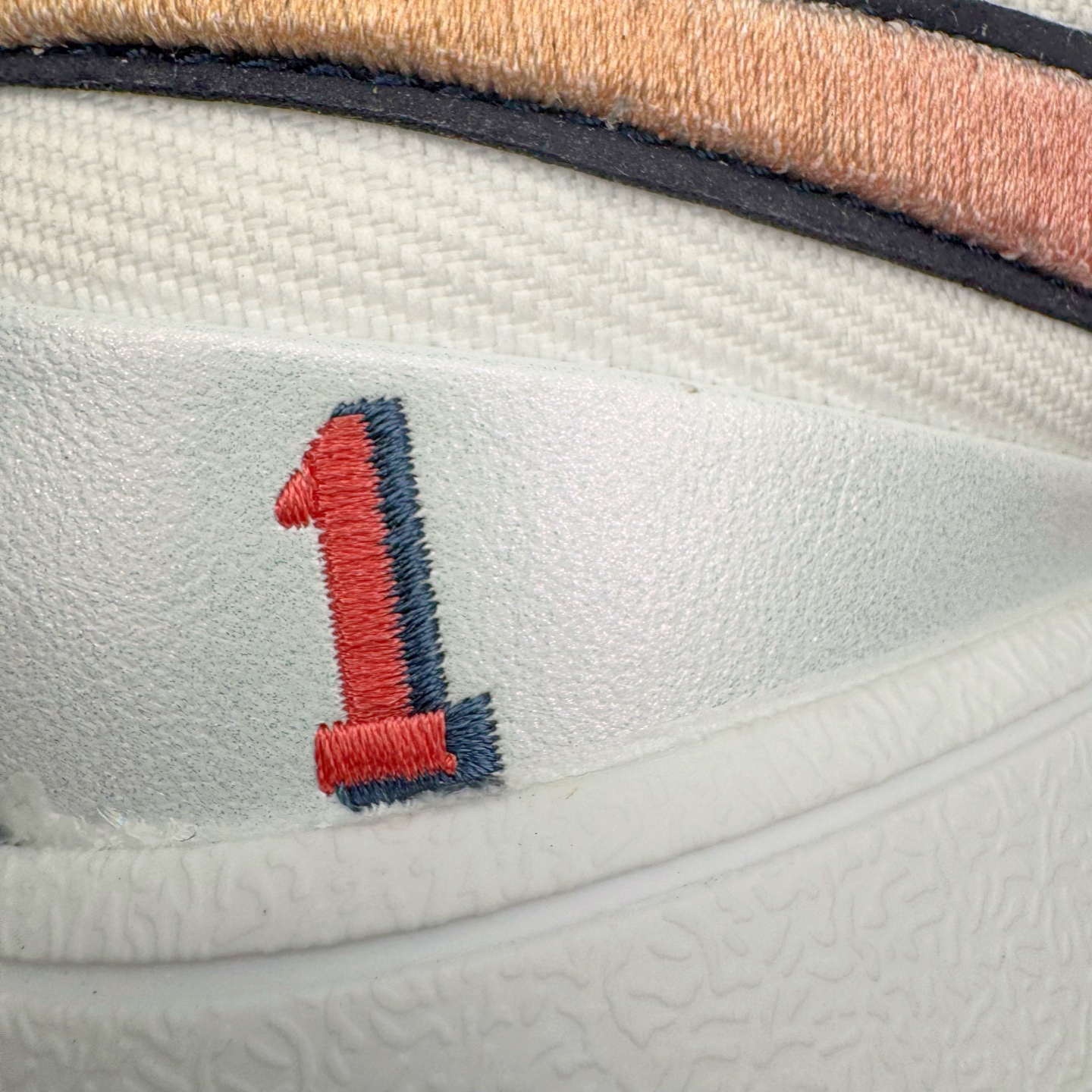 图片[18]-＃灭世/Max NK Book 1 Devin Booker 德文·布克一代男子实战篮球鞋 白蓝红 IH0893-100 灭世纯原革新出货‼️缓震配置独家革新！实战属性直接拉满👊🏻实战 天花板上限再度提升！实战亲测-性能体验吊打国产同价位鞋款（为满足海外市场 布克一代最大尺码为47.5） ⚫️增配前掌鹅蛋ZOOM ➕抗扭片➕后掌马蹄ZOOM气垫（正品仅配置后掌zoom气垫） ⚫️采用科比4代鞋楦以及龙骨数据打造！小科4实至名归！（完美解决正品压脚趾问题） ⚫️鞋身➕鞋头增配高频补强层，提升鞋头以及脚踝支撑性 ⚫️鞋垫采用科比4代元年高弹缓震垫材质-磨合一场直接贴合脚型☑️ ⚫️外底加厚2mm，wow10止滑配方，无需磨合，抓地性能原地起飞 最强布克一代有且只在灭世纯原（支持市场任意货品正面PK） 真材实料，肉眼可见！革新升级绝非空穴来风！灭世纯原内外兼修，用态度诠释实战新篇章👊🏻 Book 1 尺码 39-47.5-选品中心