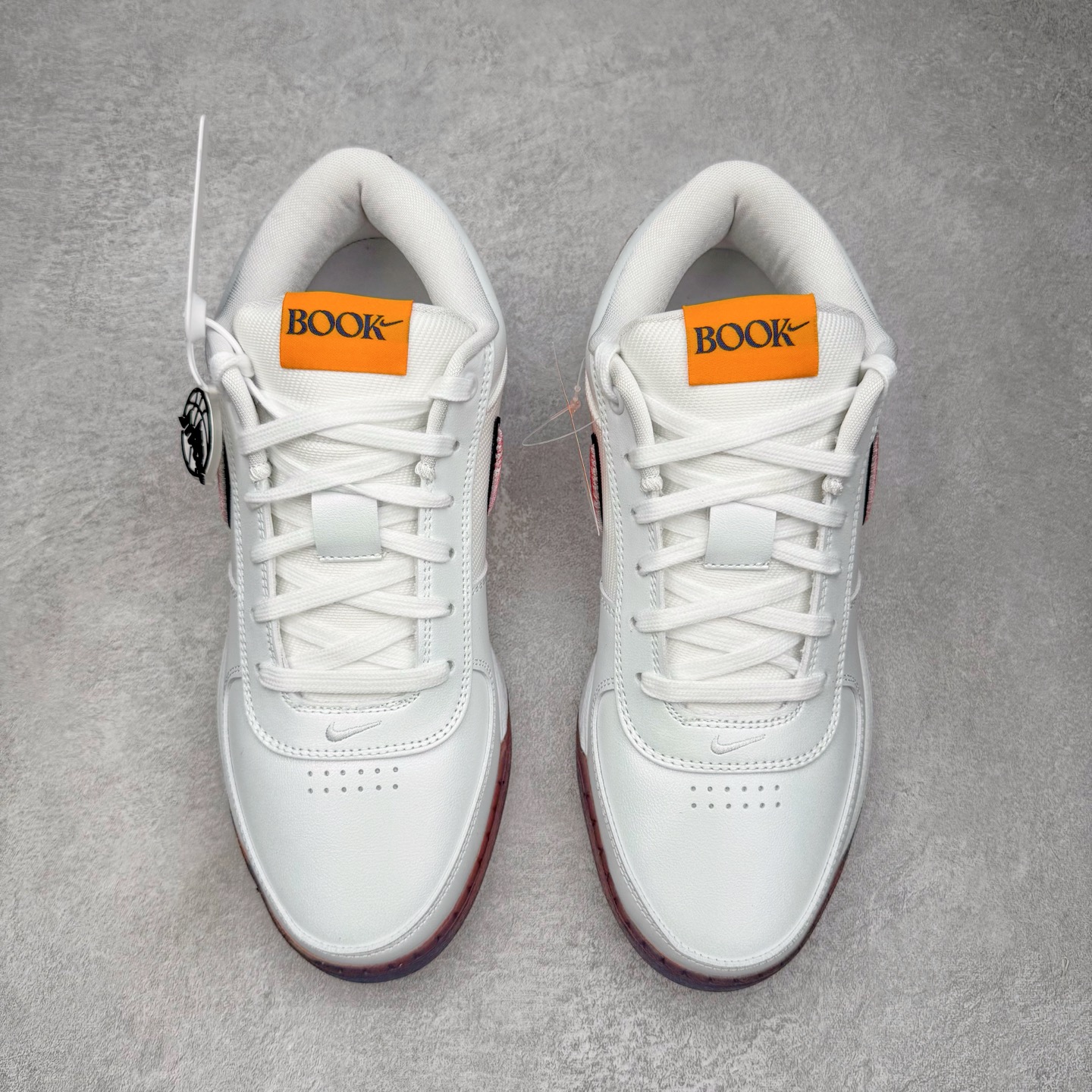 图片[2]-＃灭世/Max NK Book 1 Devin Booker 德文·布克一代男子实战篮球鞋 白蓝红 IH0893-100 灭世纯原革新出货‼️缓震配置独家革新！实战属性直接拉满👊🏻实战 天花板上限再度提升！实战亲测-性能体验吊打国产同价位鞋款（为满足海外市场 布克一代最大尺码为47.5） ⚫️增配前掌鹅蛋ZOOM ➕抗扭片➕后掌马蹄ZOOM气垫（正品仅配置后掌zoom气垫） ⚫️采用科比4代鞋楦以及龙骨数据打造！小科4实至名归！（完美解决正品压脚趾问题） ⚫️鞋身➕鞋头增配高频补强层，提升鞋头以及脚踝支撑性 ⚫️鞋垫采用科比4代元年高弹缓震垫材质-磨合一场直接贴合脚型☑️ ⚫️外底加厚2mm，wow10止滑配方，无需磨合，抓地性能原地起飞 最强布克一代有且只在灭世纯原（支持市场任意货品正面PK） 真材实料，肉眼可见！革新升级绝非空穴来风！灭世纯原内外兼修，用态度诠释实战新篇章👊🏻 Book 1 尺码 39-47.5-选品中心