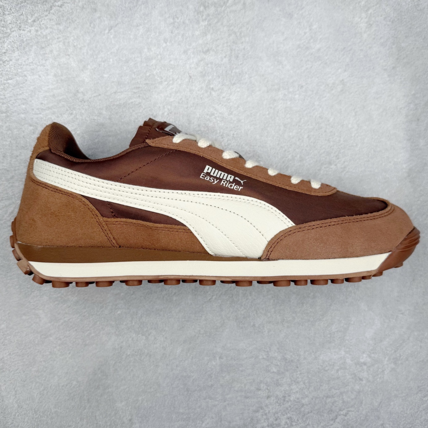 PUMA彪马 Easy Rider NYLON COOL 舒适百搭 耐磨 低帮 生活休闲鞋 男女同款 彪马（Puma）是全球著名的运动品牌，中文作彪马，意为美洲狮，由创始人鲁道夫•达斯勒（Rudolf Dassler）于1948年在德国建立了这个品牌，数十年来PUMA一直在运动界位居要角，近几年来更成功的结合运动、休闲，时尚为一体，跃升为年轻人最爱品牌之一。实拍调校N版已经零色差零失真 百分百还原实物色彩所见即所得 不存在货不对板色差等低级问题 选购参考实物拍摄 不混卖不参货 只用心做好货严格选品 承诺混一赔十 尺码：36 36.5 37.5 38 38.5 39 40 40.5 41 42 42.5 43 44 44.5 45-选品中心